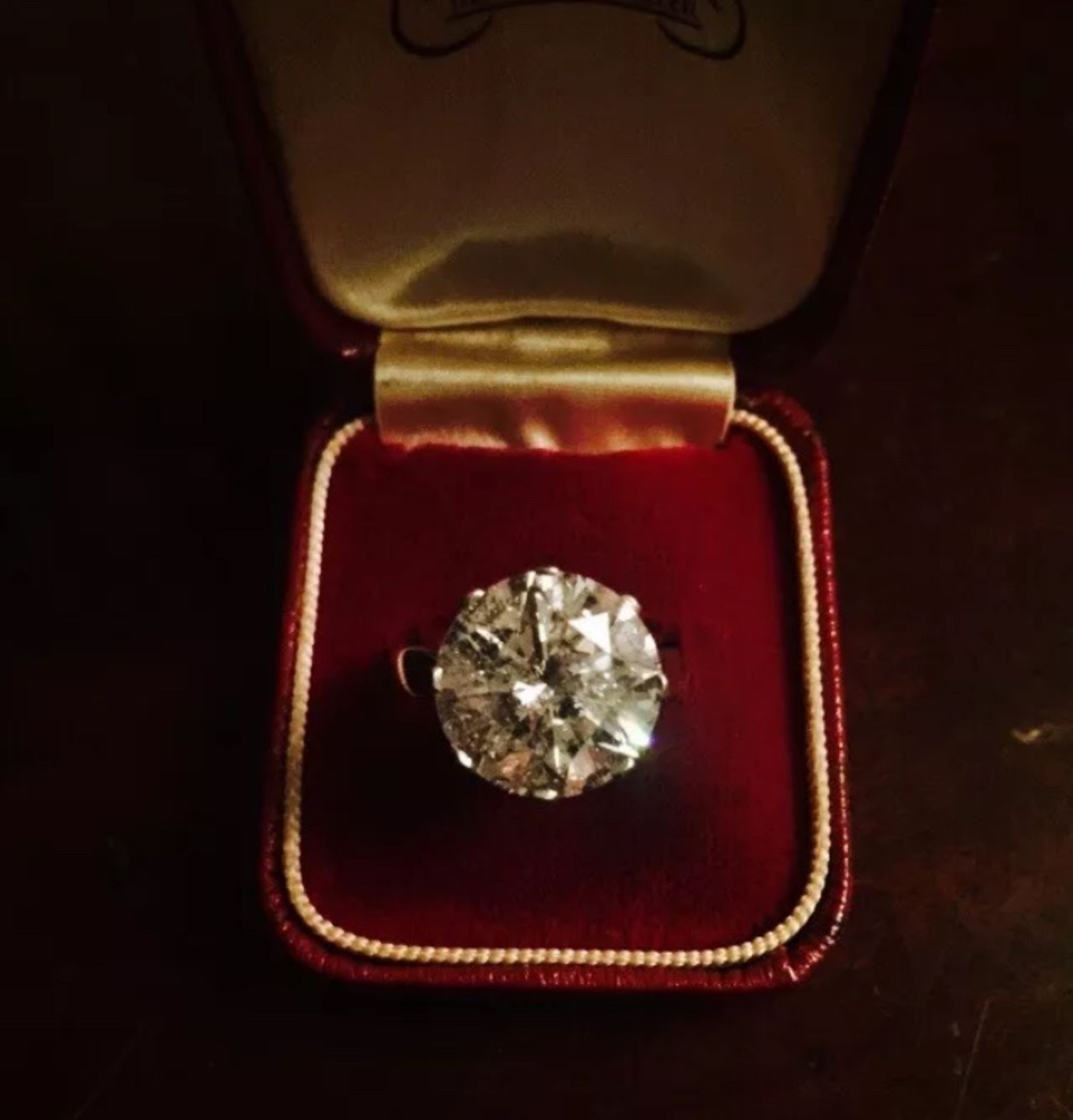 8.01 Carat Solitaire Diamond Engagement Ring, Including Gemology Certificate - Image 2 of 11