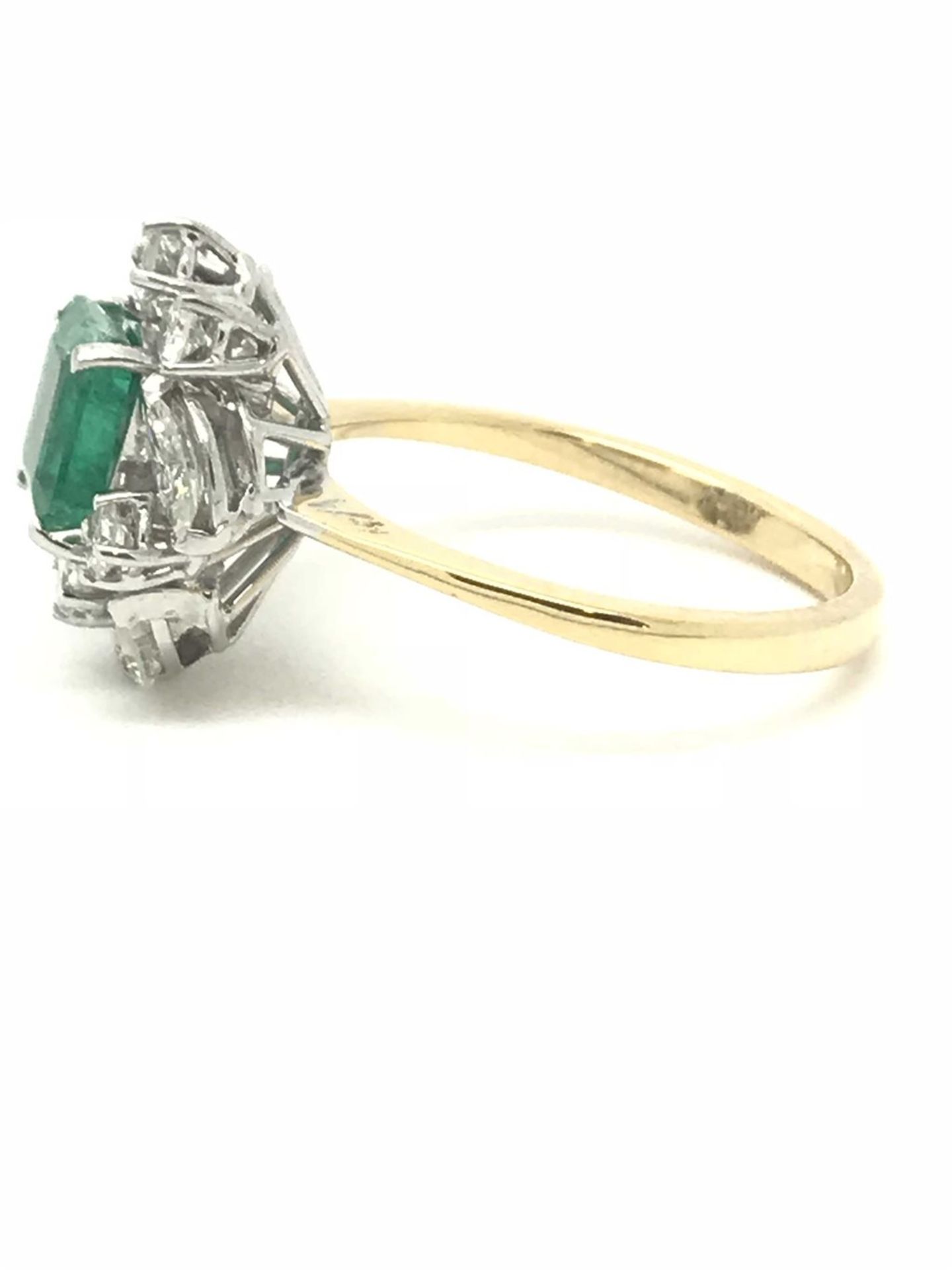 Emerald & Diamond (1.05ct) Cluster Ring, 18ct Yellow Gold - Image 3 of 4