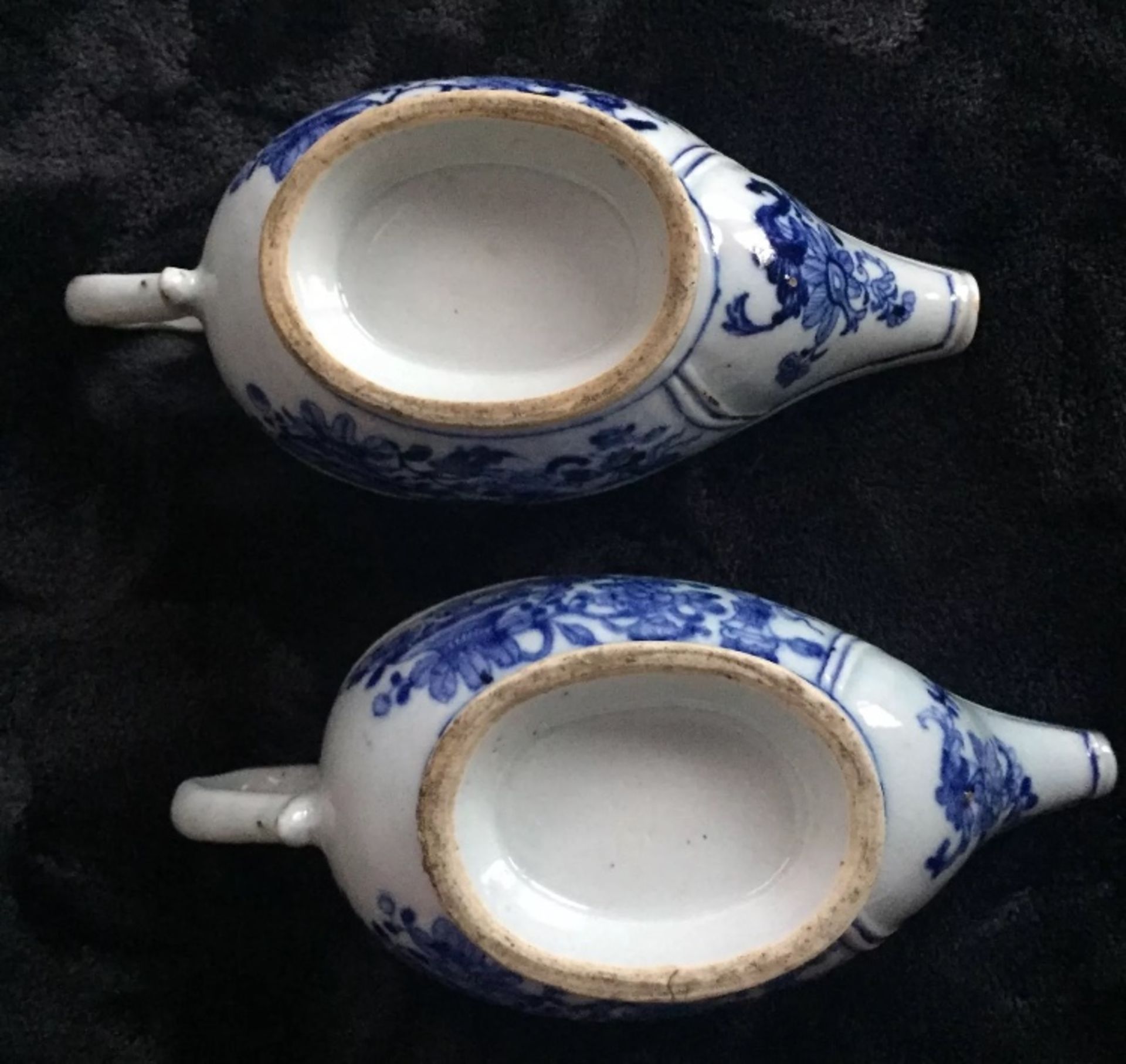Rare pair of antique Chinese porcelain sauceboats, Circa 1750 (Qianlong period) - Image 4 of 20