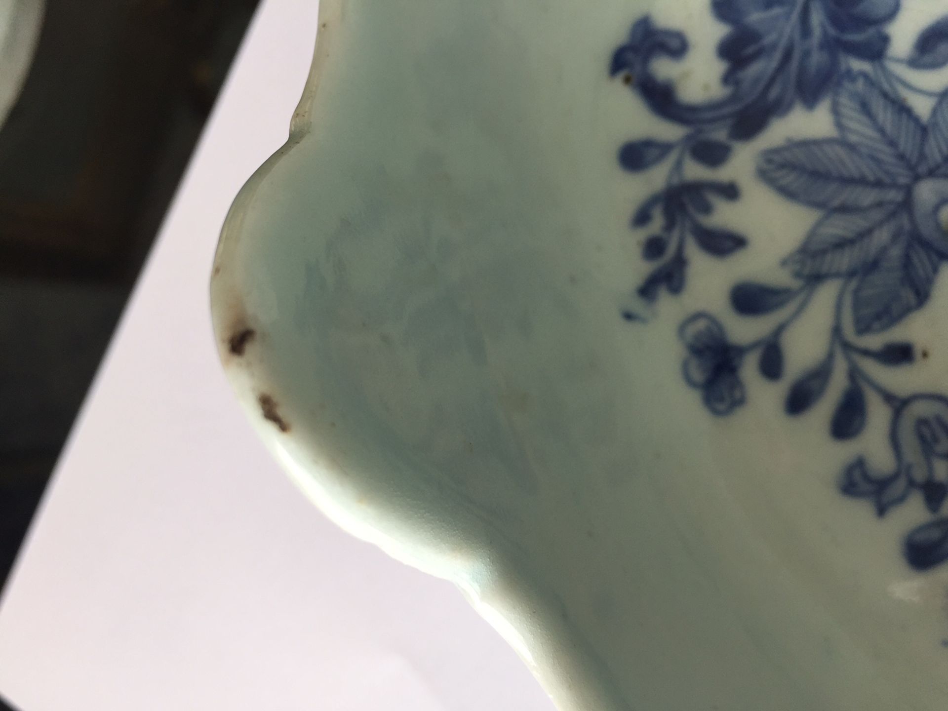Rare pair of antique Chinese porcelain sauceboats, Circa 1750 (Qianlong period) - Image 10 of 20