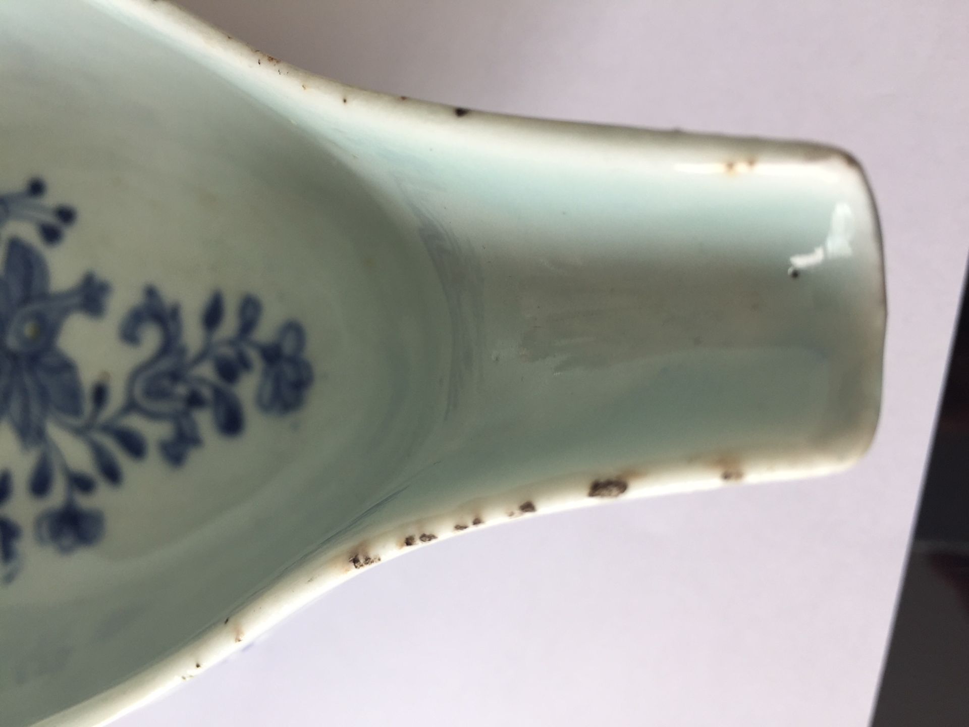 Rare pair of antique Chinese porcelain sauceboats, Circa 1750 (Qianlong period) - Image 11 of 20