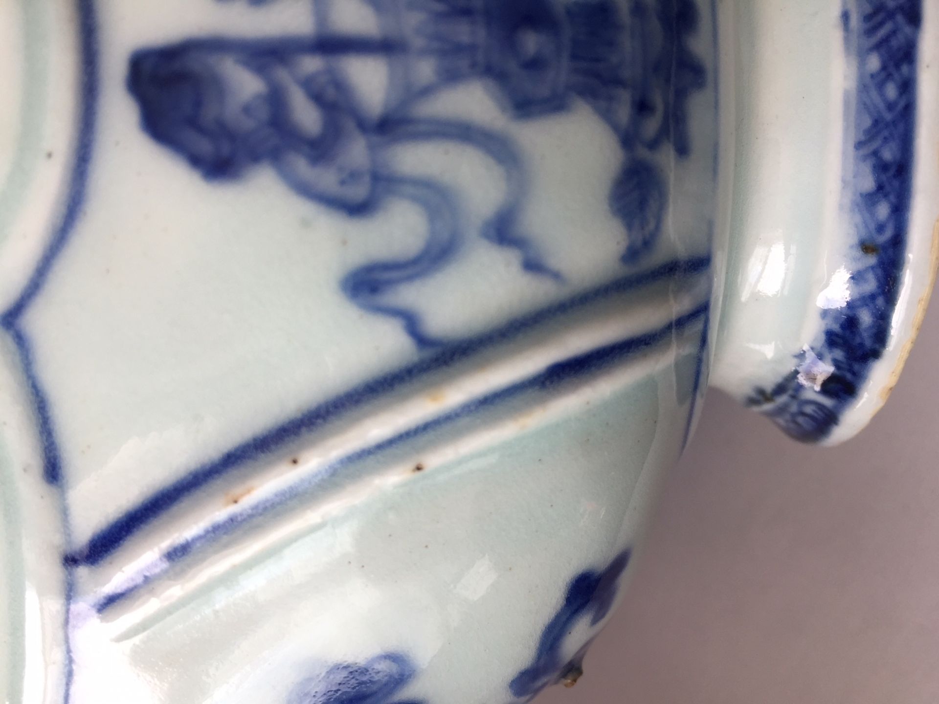 Rare pair of antique Chinese porcelain sauceboats, Circa 1750 (Qianlong period) - Image 12 of 20