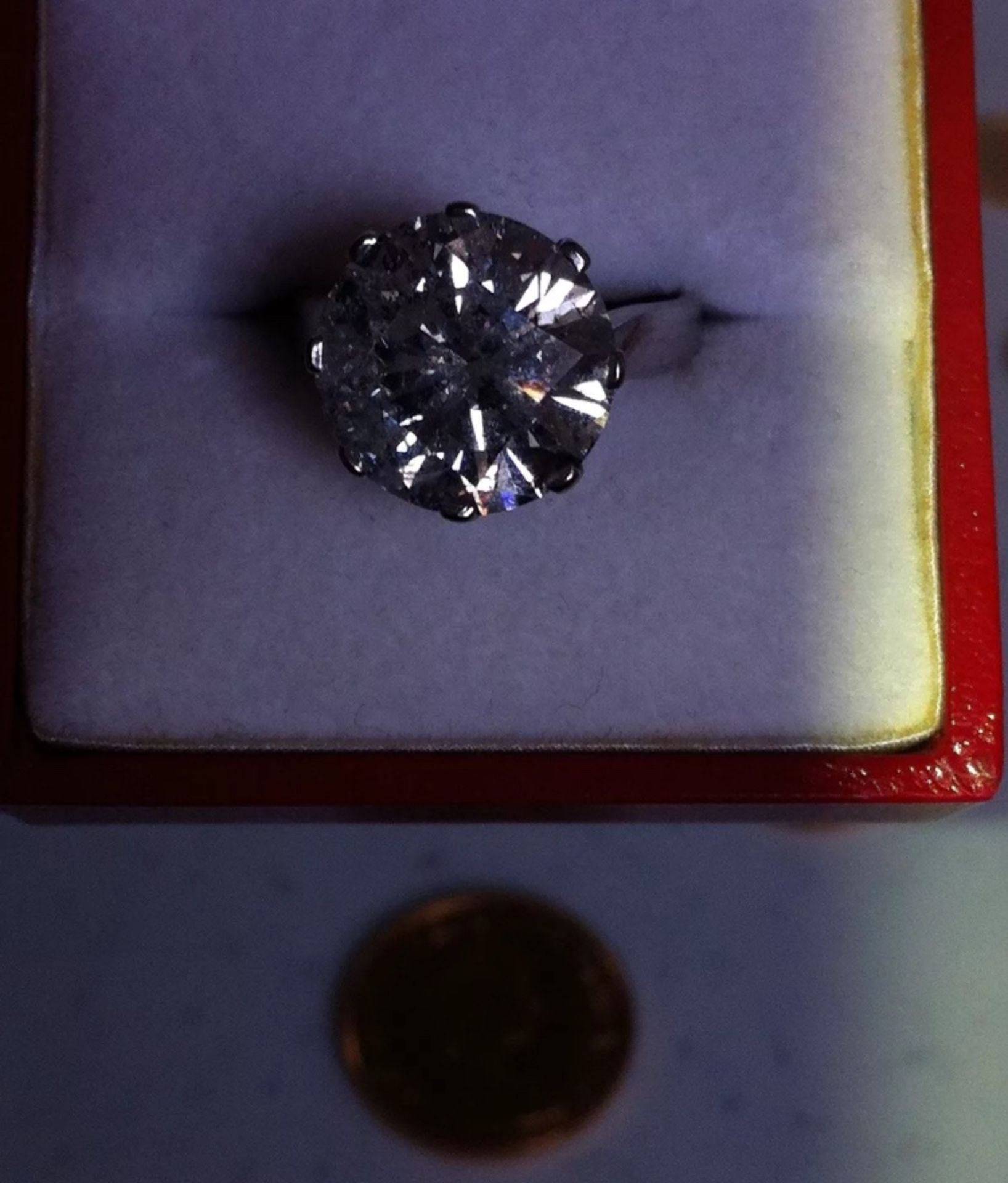 8.01 Carat Solitaire Diamond Engagement Ring, Including Gemology Certificate - Image 8 of 11