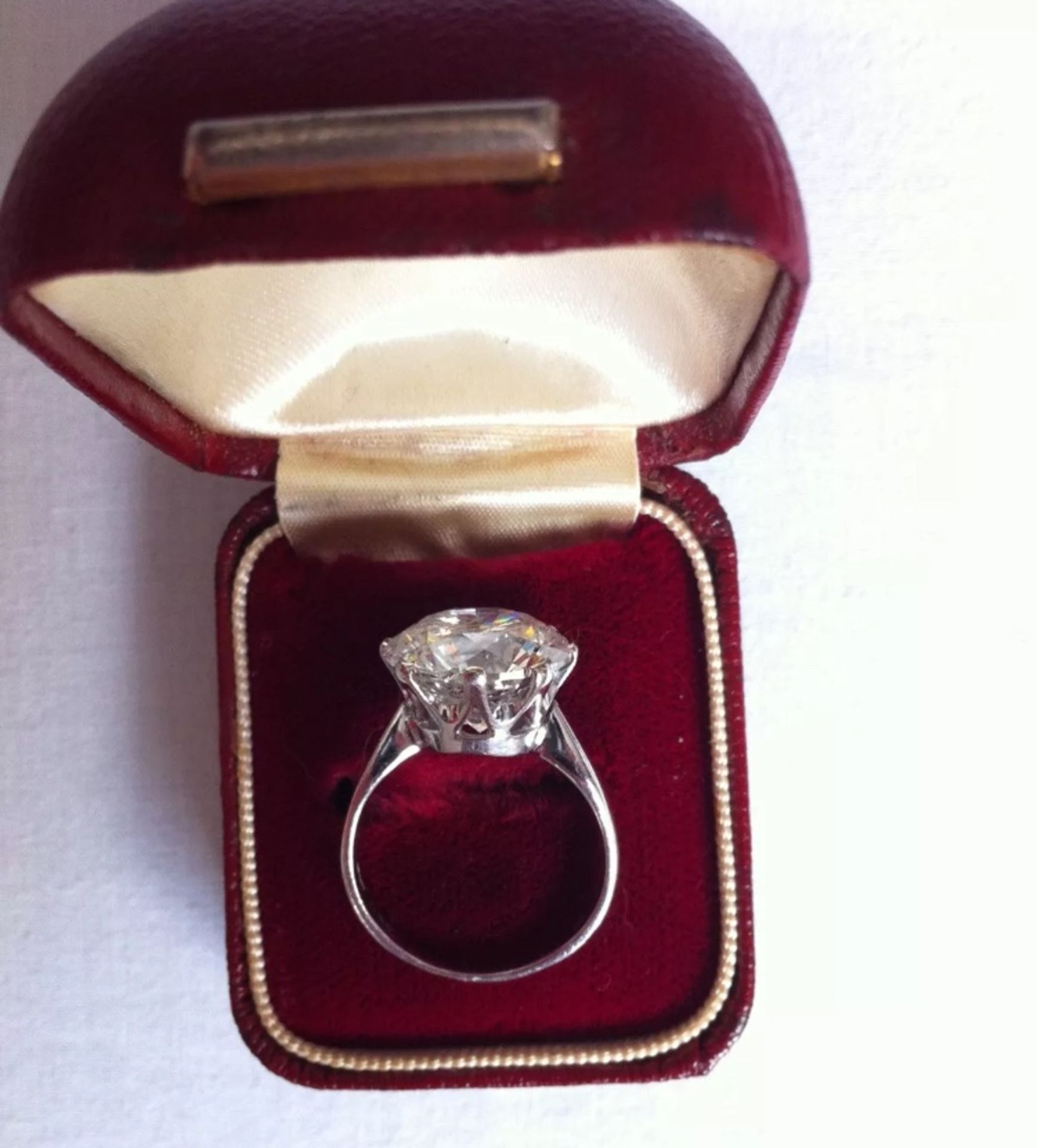 8.01 Carat Solitaire Diamond Engagement Ring, Including Gemology Certificate - Image 5 of 11