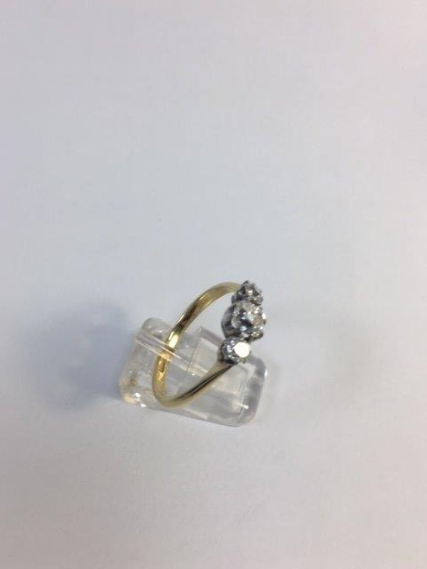 18ct 3 stone old cut diamond ring - Image 2 of 3