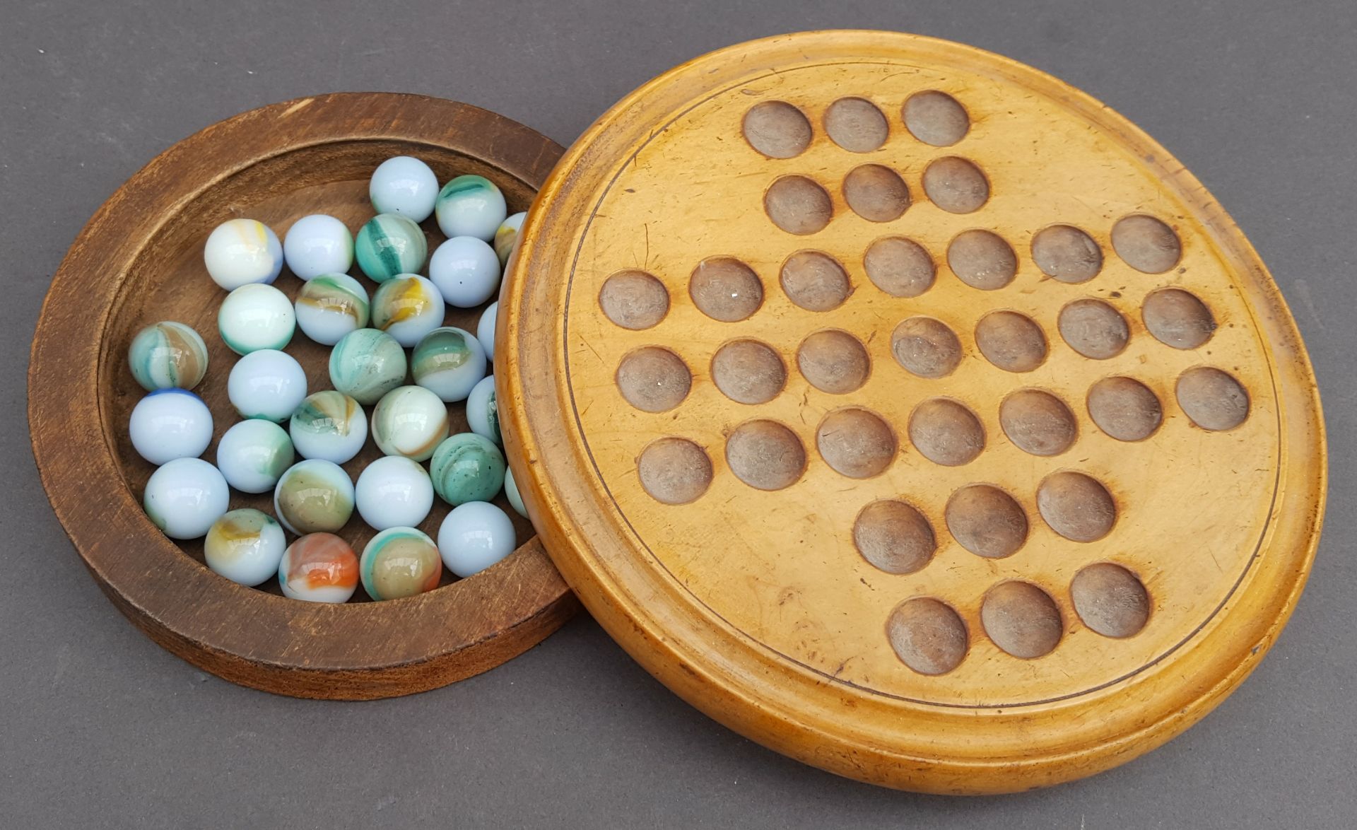 Antique Vintage Wooden Solitare Game With Original Marbels - Bild 2 aus 3