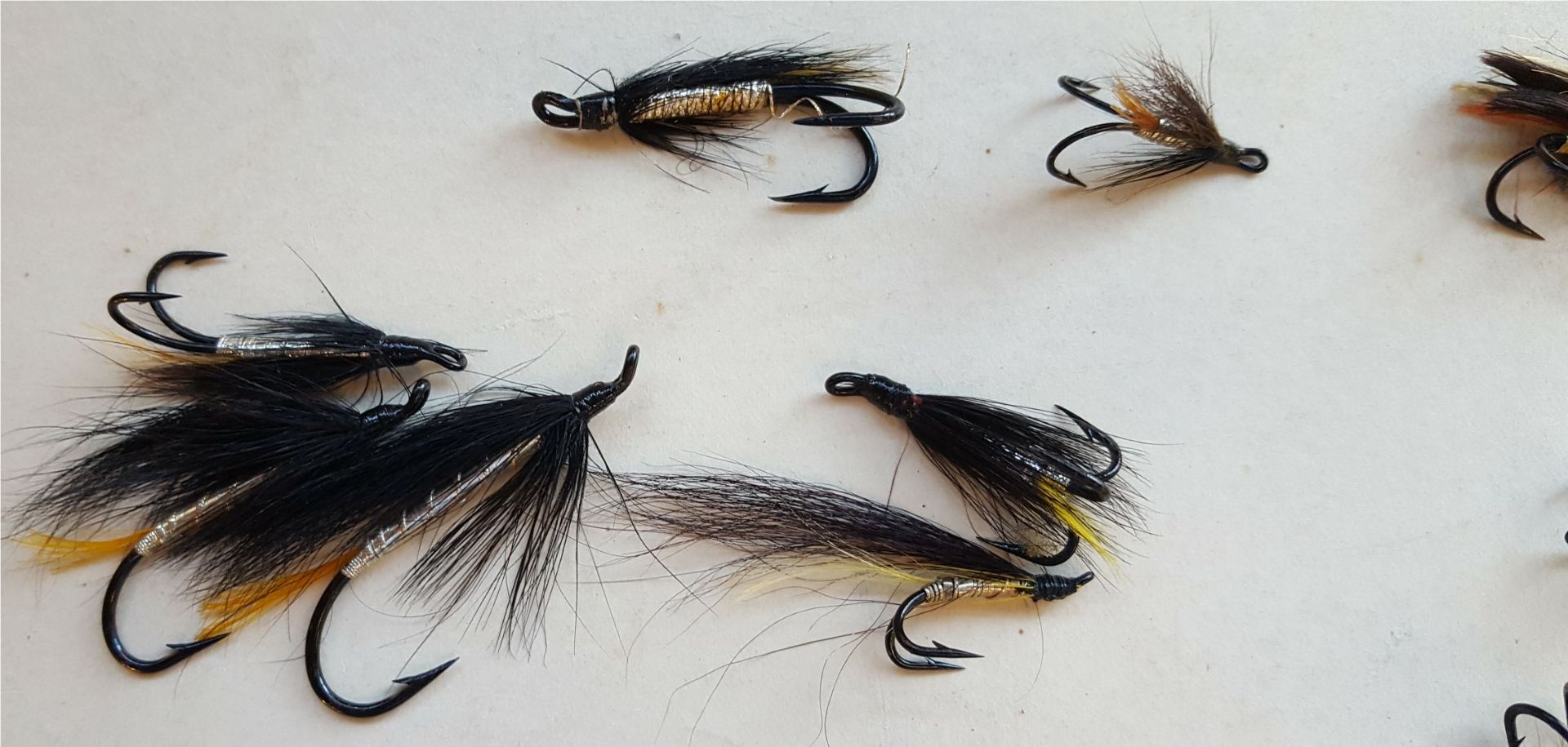 32 Assorted Fishing Flies in box - Image 3 of 8