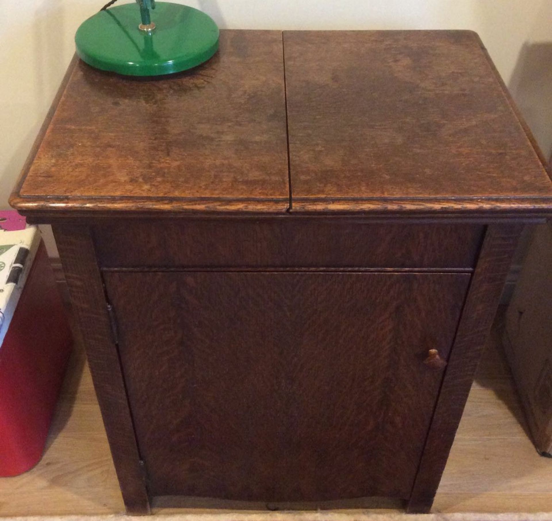 Antique Vintage Singer Sewing Machine in Cabinet NO RESERVE - Image 5 of 5