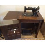 Antique Vintage Singer Sewing Machine in Cabinet NO RESERVE