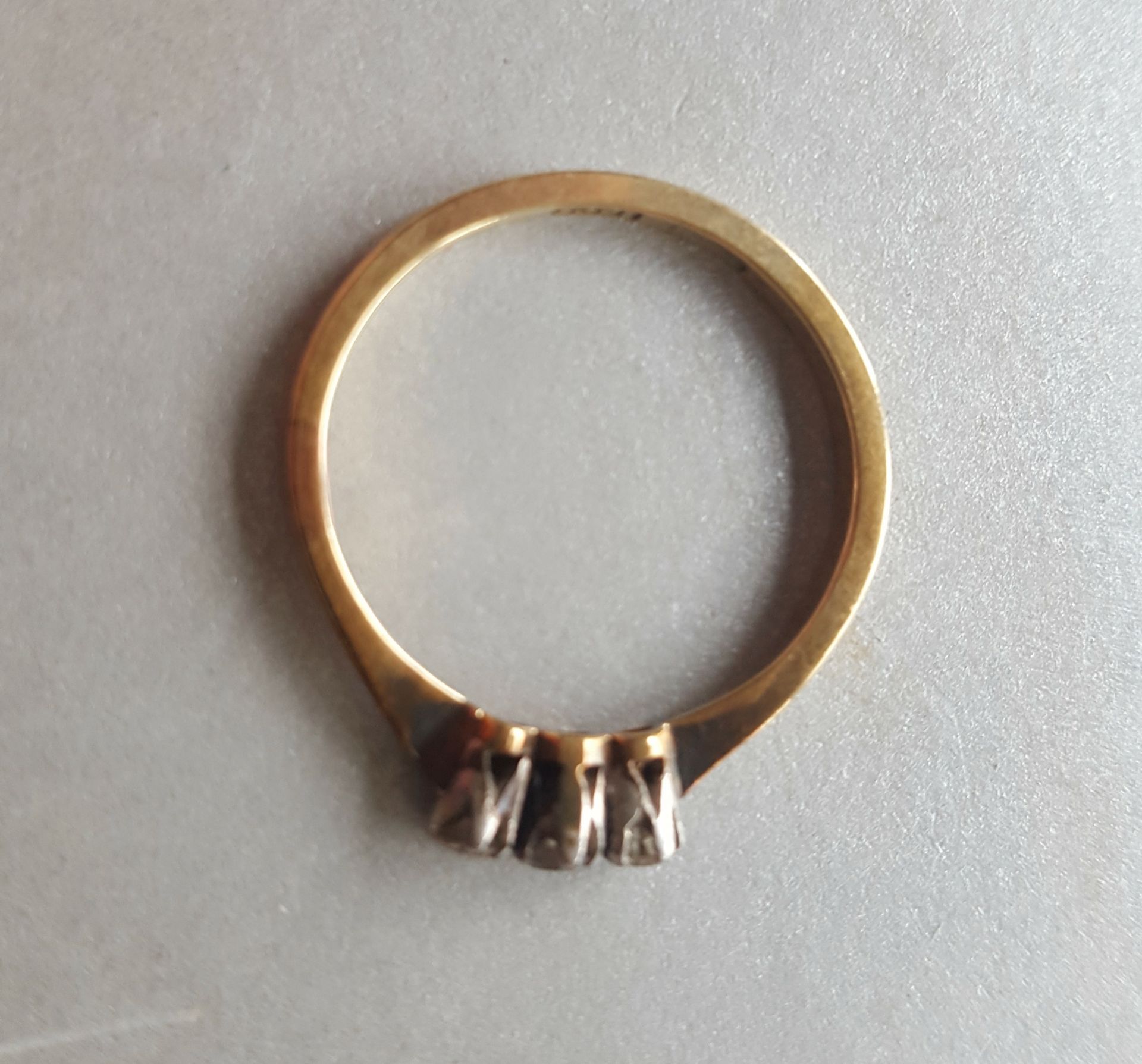 Vintage 18ct Diamond Gold Ring. Three Diamonds Size 'M' - Image 2 of 2