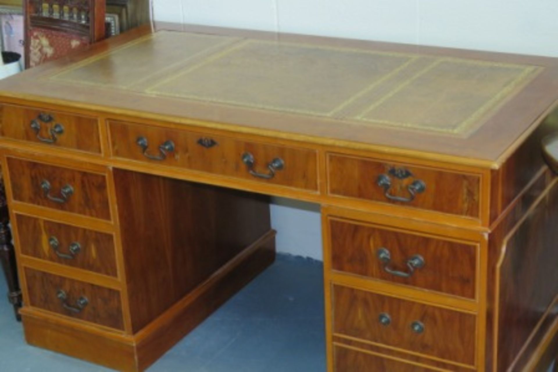 Vintage Leather Inlaid Desk With 7 Drawers - Image 2 of 3