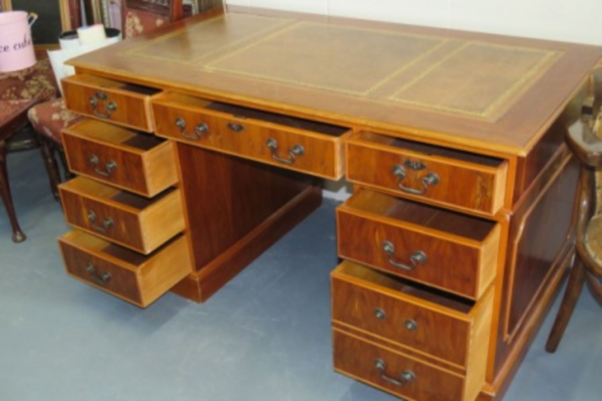 Vintage Leather Inlaid Desk With 7 Drawers - Image 3 of 3