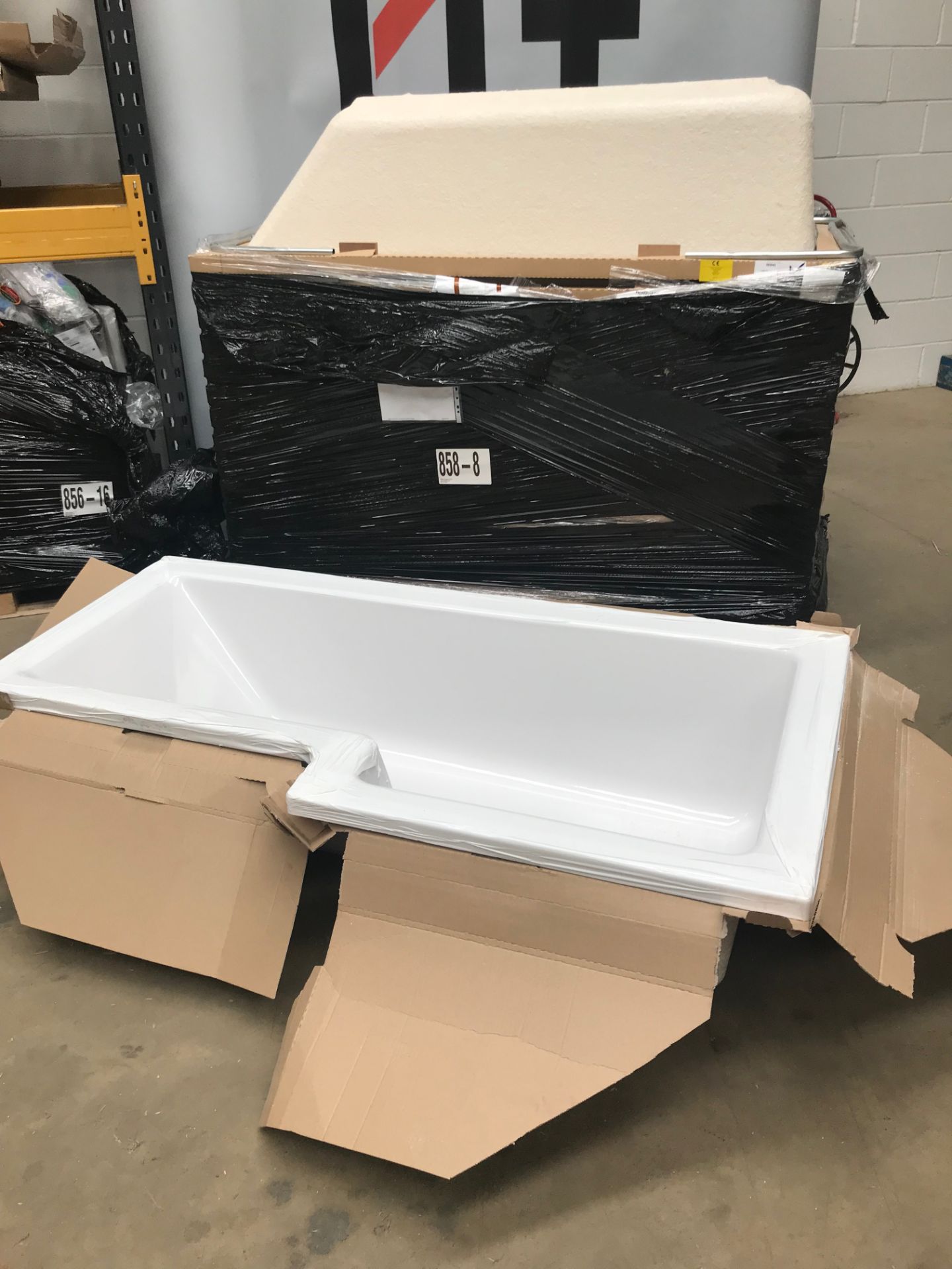 Pallet of 15 x Emberton Shower Bath - Right Hand - Image 11 of 11