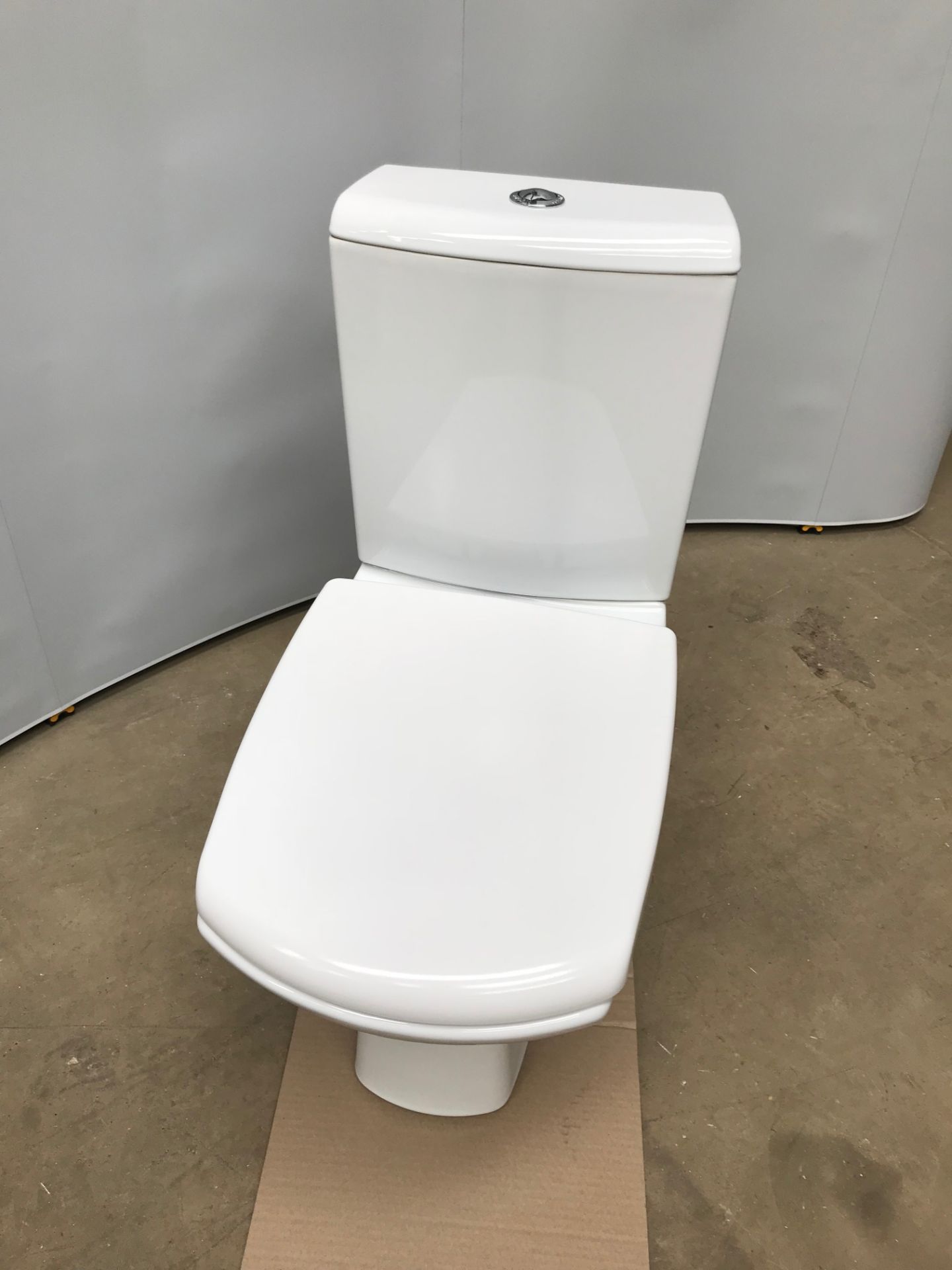 1 x Navassa Close Coupled Toilet with Soft Closing Seat - Bild 6 aus 7
