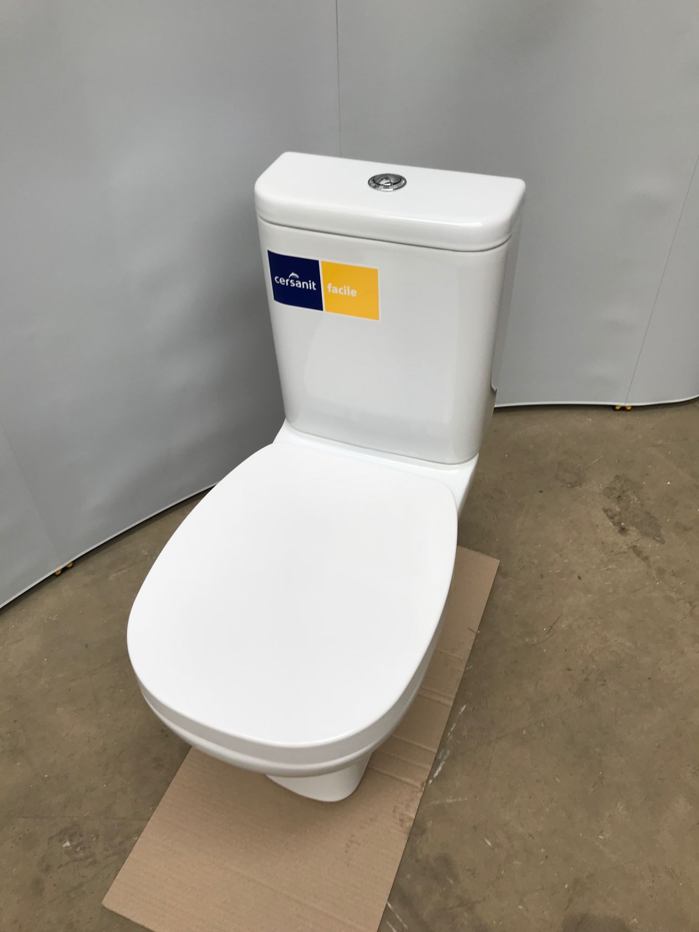 Close Couple Toilet, with Cistern and full fitting kit - by Cersanit - Soft Close Seat - Bild 3 aus 8