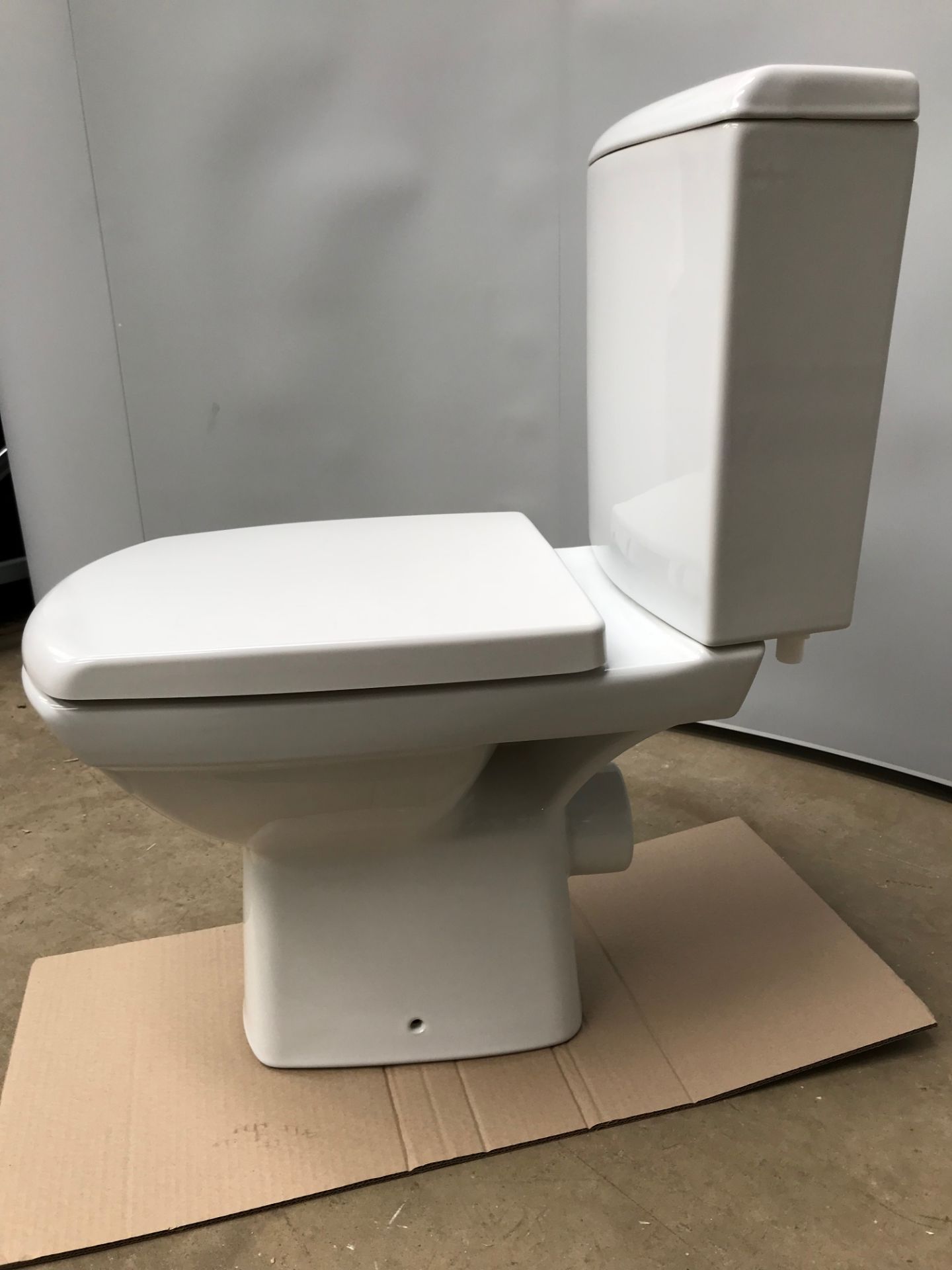 1 x Navassa Close Coupled Toilet with Soft Closing Seat - Bild 3 aus 7