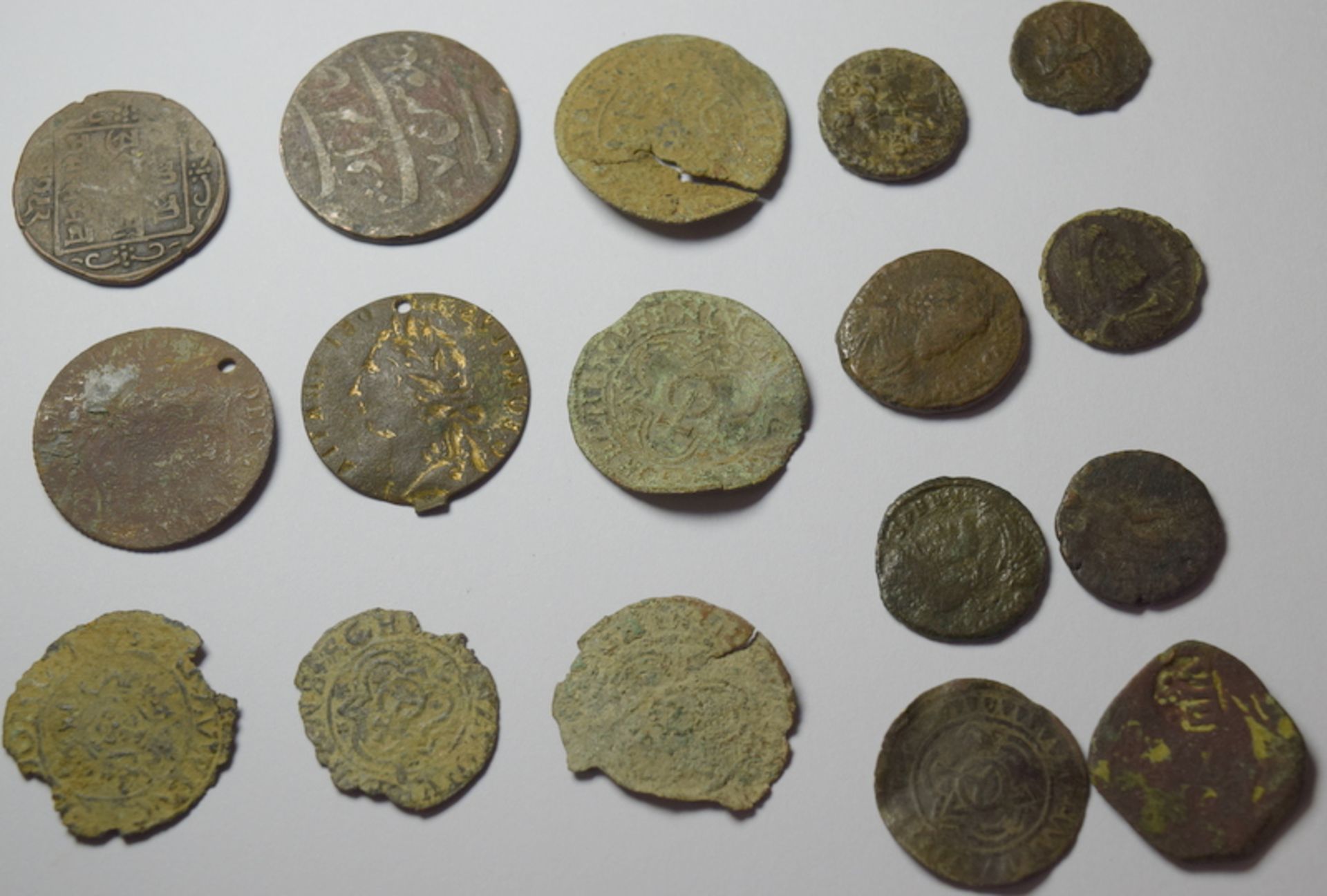 Lot Of 33 Mixed Unidentified Coins - Image 2 of 3