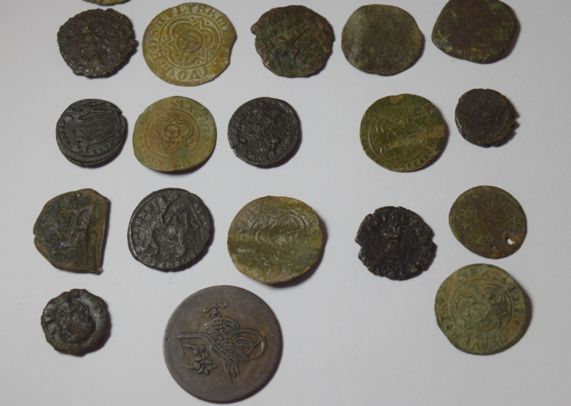 Lot Of 33 Mixed Unidentified Coins - Image 3 of 3