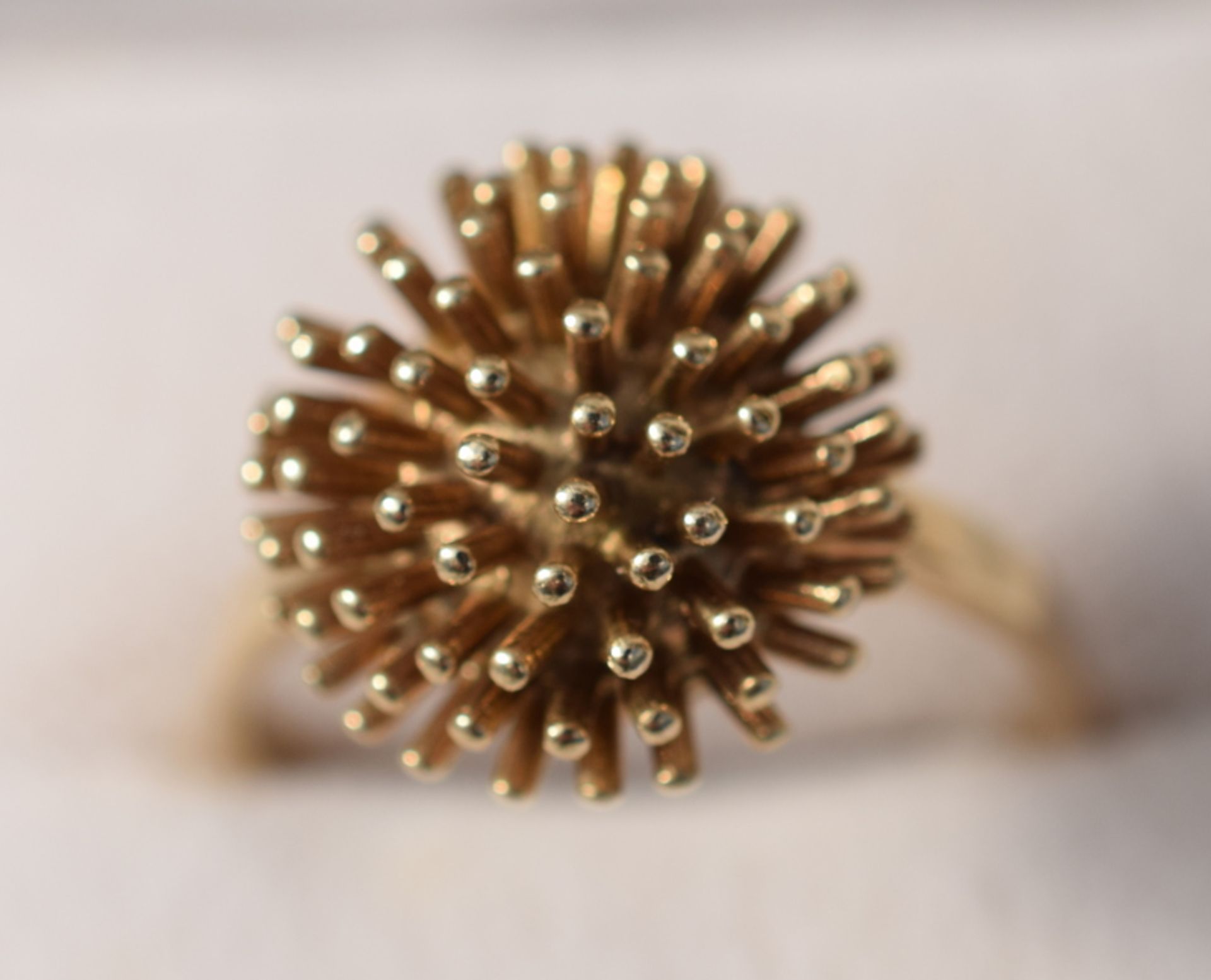 9ct Gold Fancy Round Dress Ring - Image 2 of 4