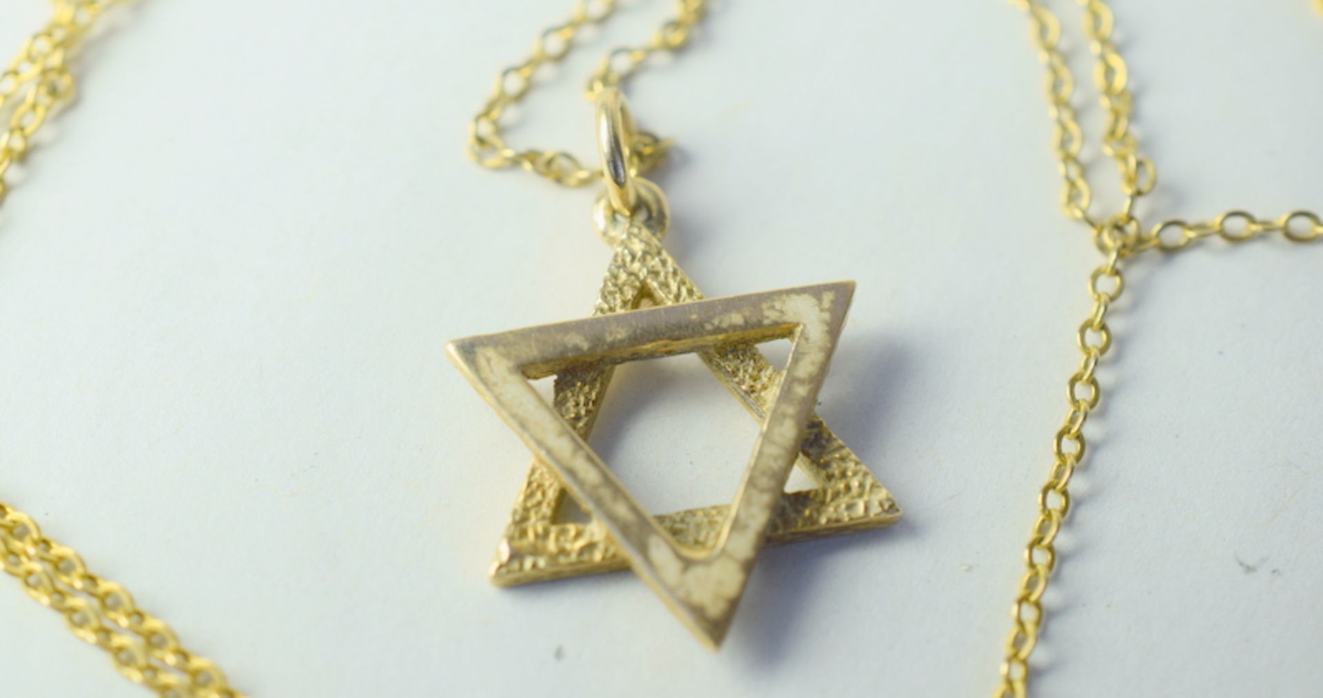 9ct Gold Star Of David Pendant On Gold Chain - Image 2 of 2