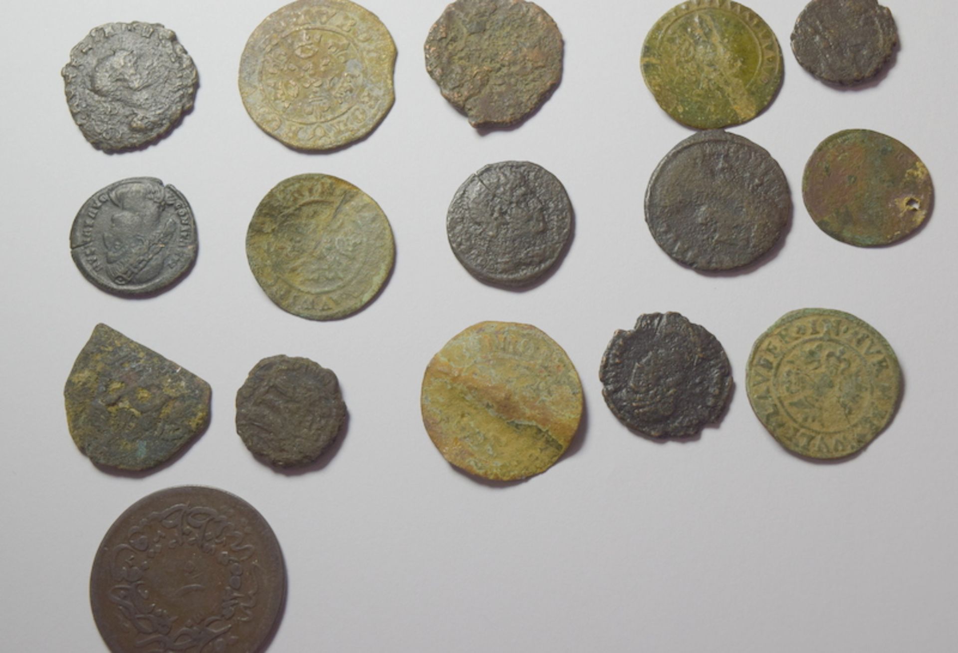 Lot Of 33 Mixed Unidentified Coins - Image 3 of 3