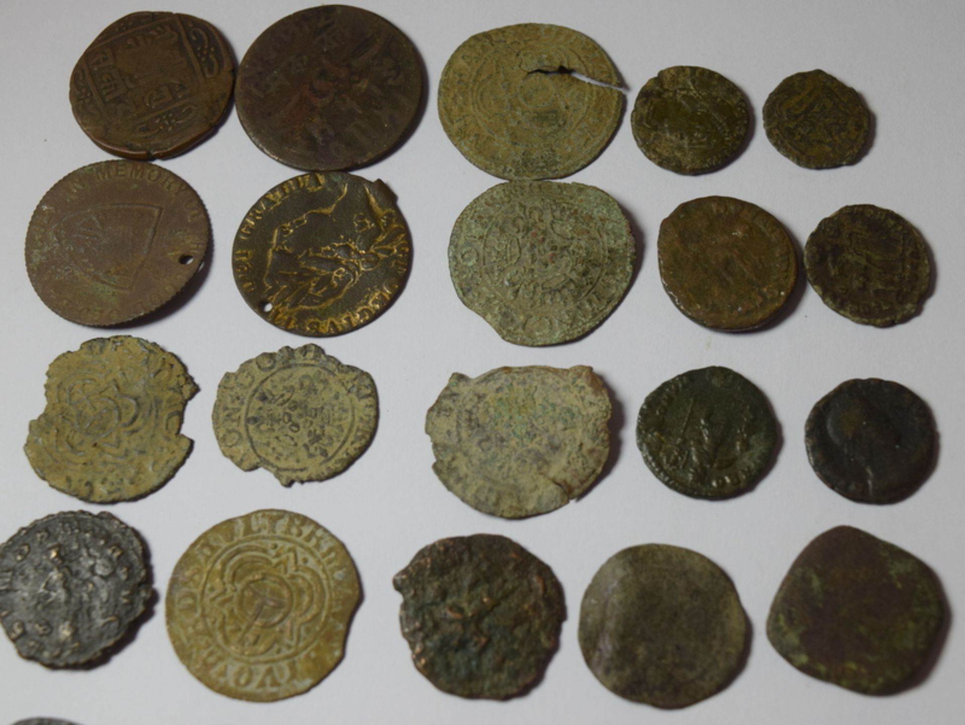 Lot Of 33 Mixed Unidentified Coins - Image 2 of 3