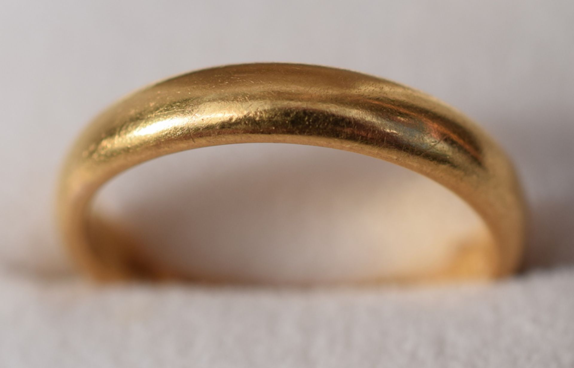 22ct Gold Wedding Band - Image 3 of 4