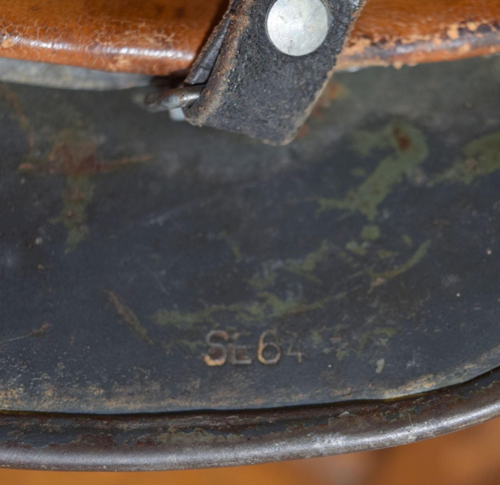 WW2 German M40 SE64 Helmet with double decals, Original leather liner and chin strap - Image 5 of 6