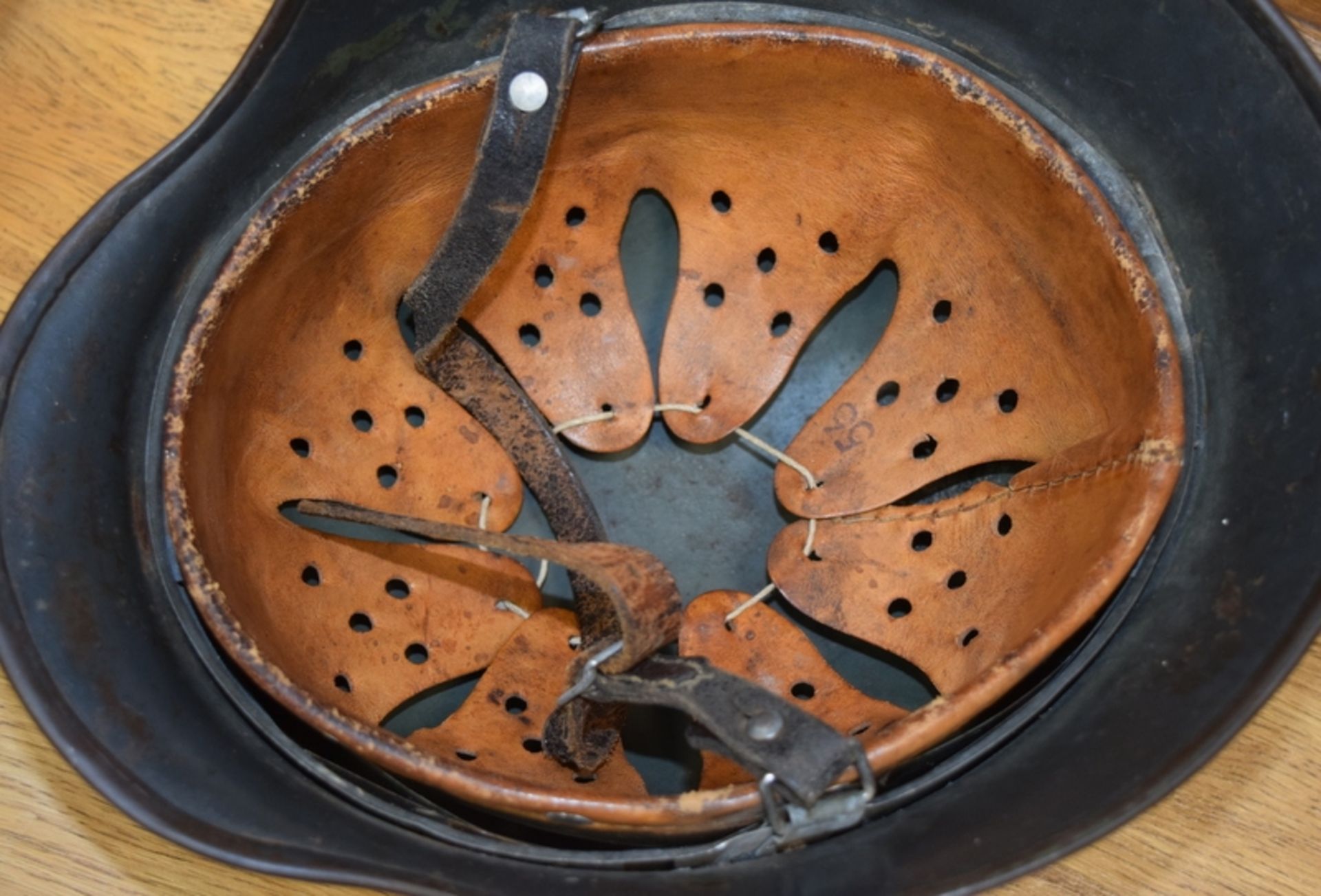 WW2 German M40 SE64 Helmet with double decals, Original leather liner and chin strap - Image 6 of 6