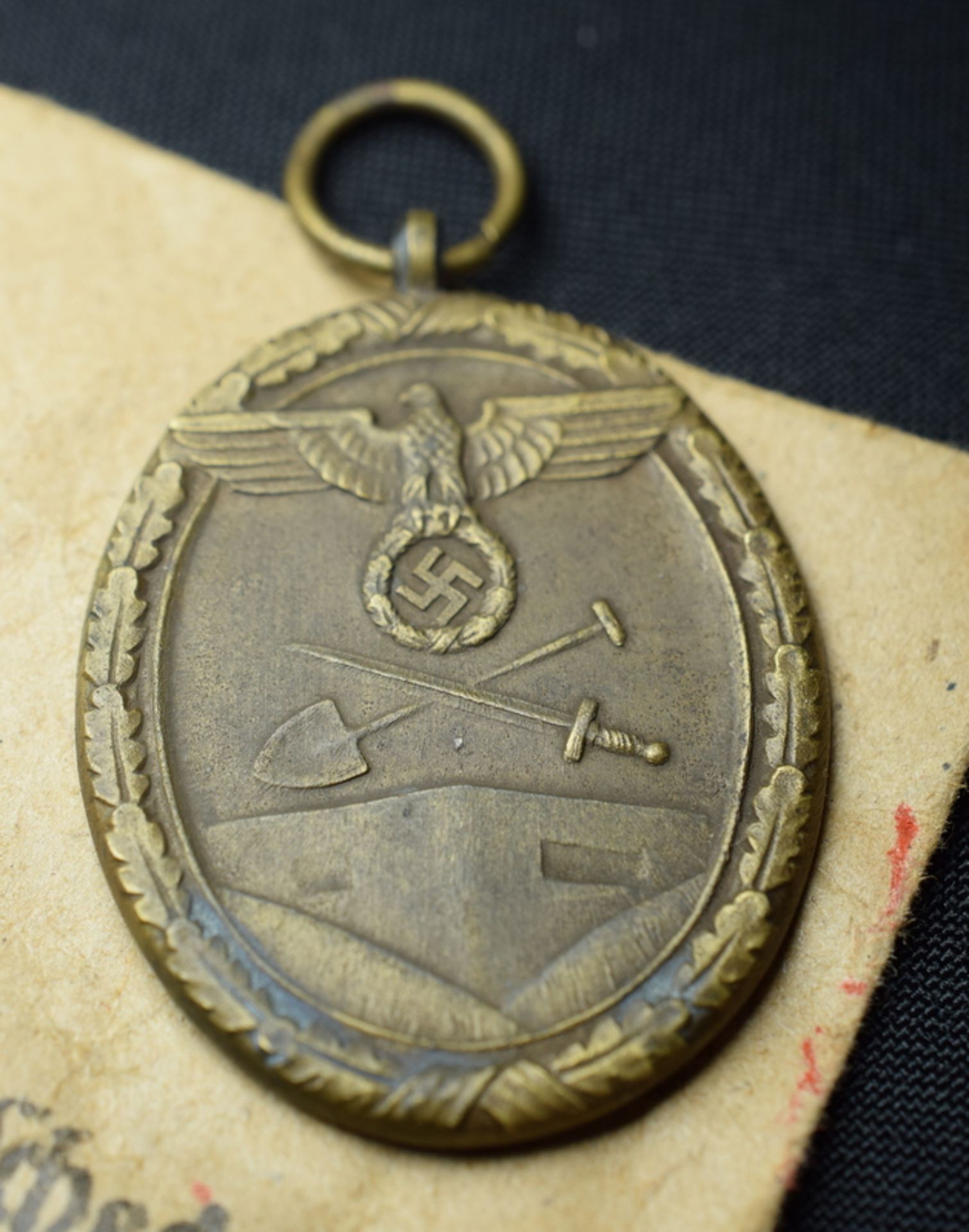 German Badge Fur Arbeit Zum Schutze Deutchlands - Image 2 of 3