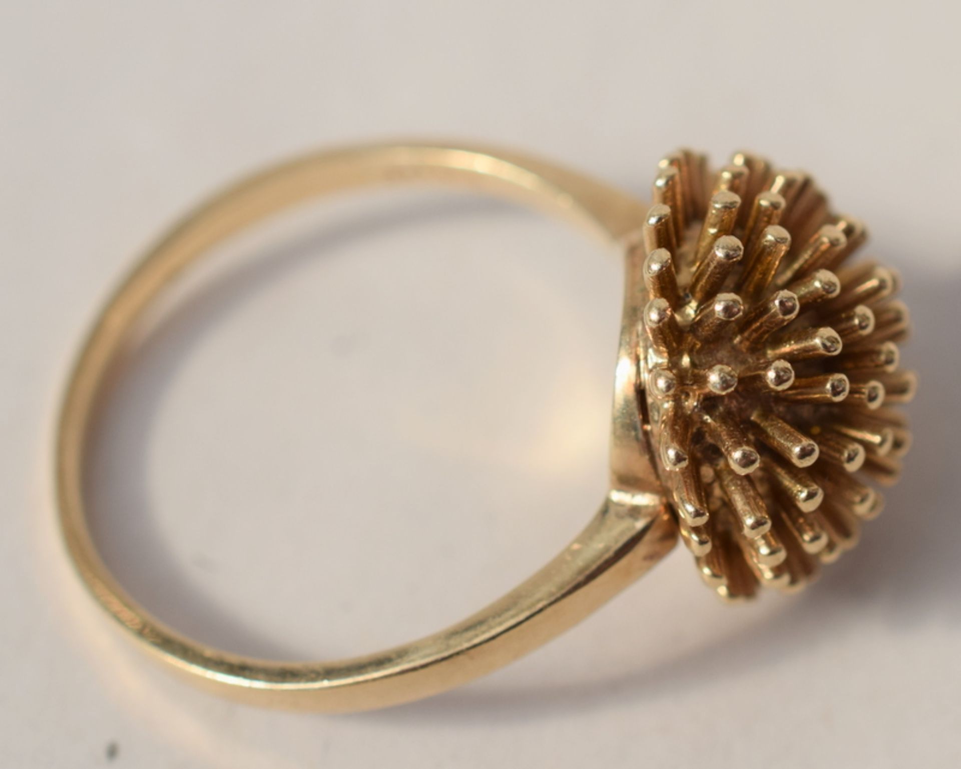 9ct Gold Fancy Round Dress Ring - Image 4 of 4