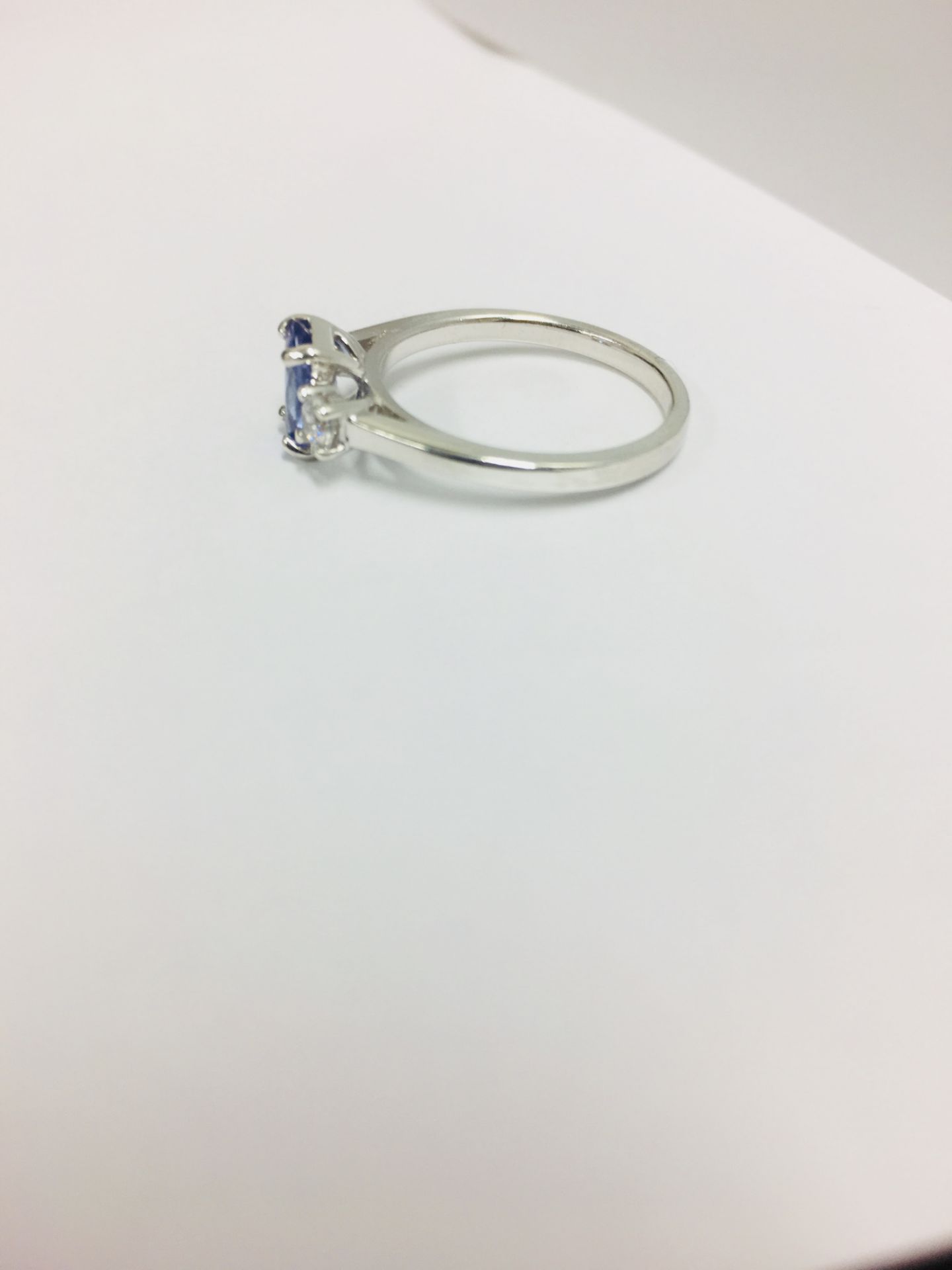 Tanzanite and diamond trilogy ring. 1ct, 7 x 5mm oval tanzanite ( treated ) with a brilliant cut - Image 3 of 7