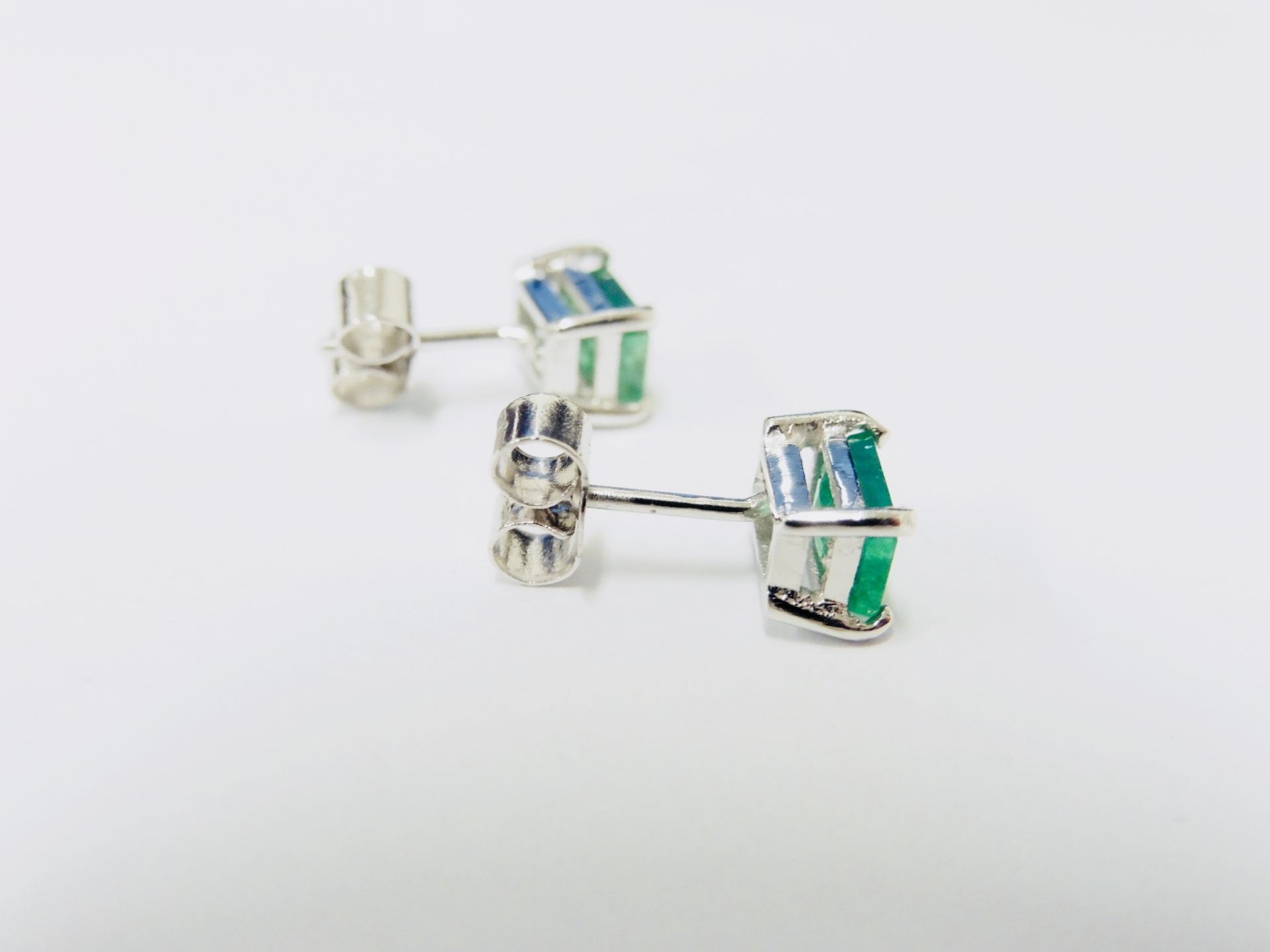 1.40ct stud earrings in platinum 950. 2 rectangular cut emeralds ( treated ) set in a simple 4 - Image 4 of 4