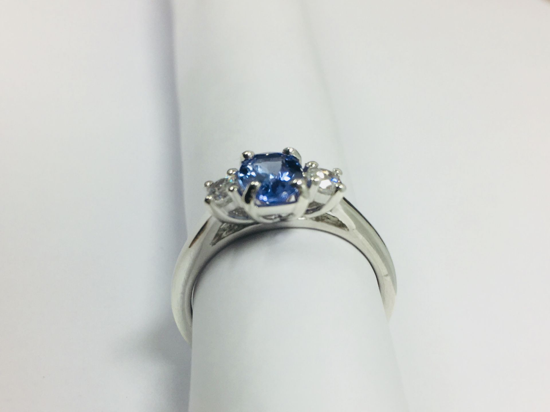 Tanzanite and diamond trilogy ring. 1ct, 7 x 5mm oval tanzanite ( treated ) with a brilliant cut - Image 7 of 7