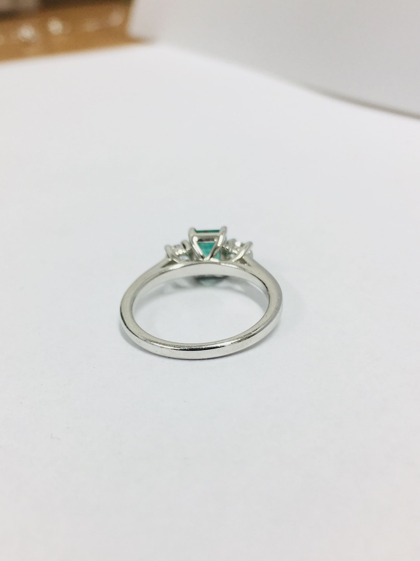 Emerald and diamond trilogy style ring. Rectangular cut emerald ( treated ) 0.70ct with a - Image 4 of 5