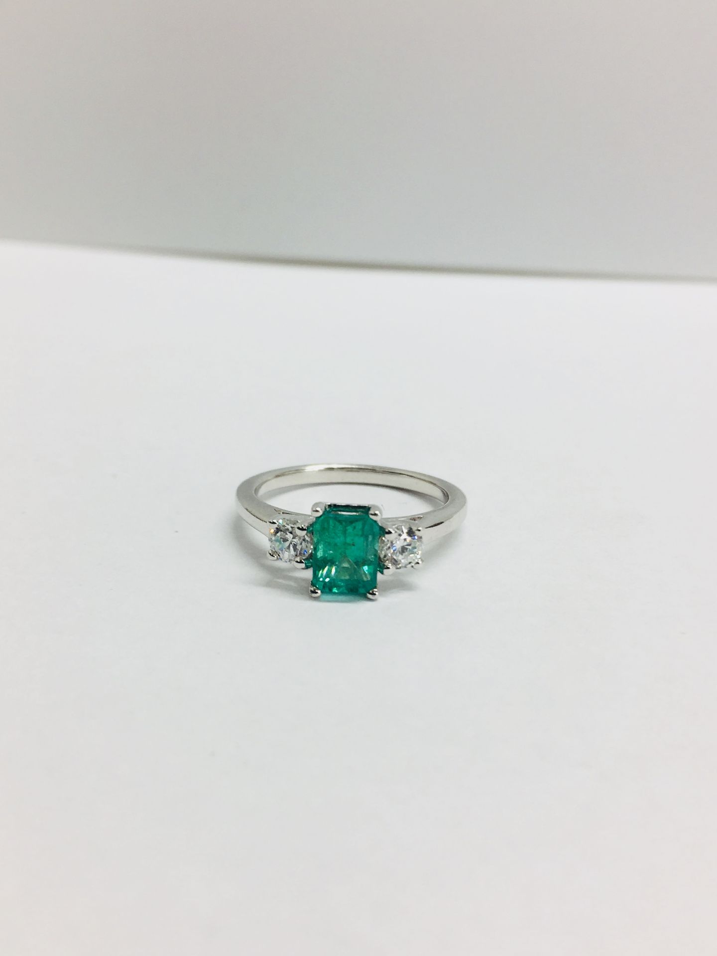 Emerald and diamond trilogy style ring. Rectangular cut emerald ( treated ) 0.70ct with a - Image 3 of 5