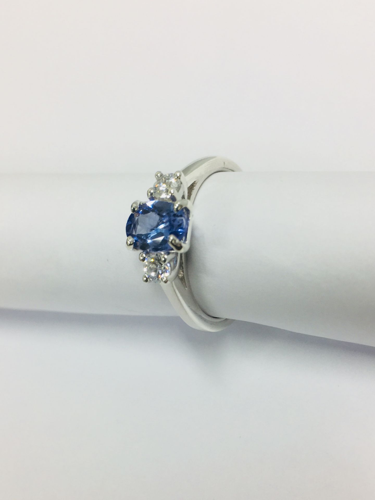 Tanzanite and diamond trilogy ring. 1ct, 7 x 5mm oval tanzanite ( treated ) with a brilliant cut - Image 6 of 7