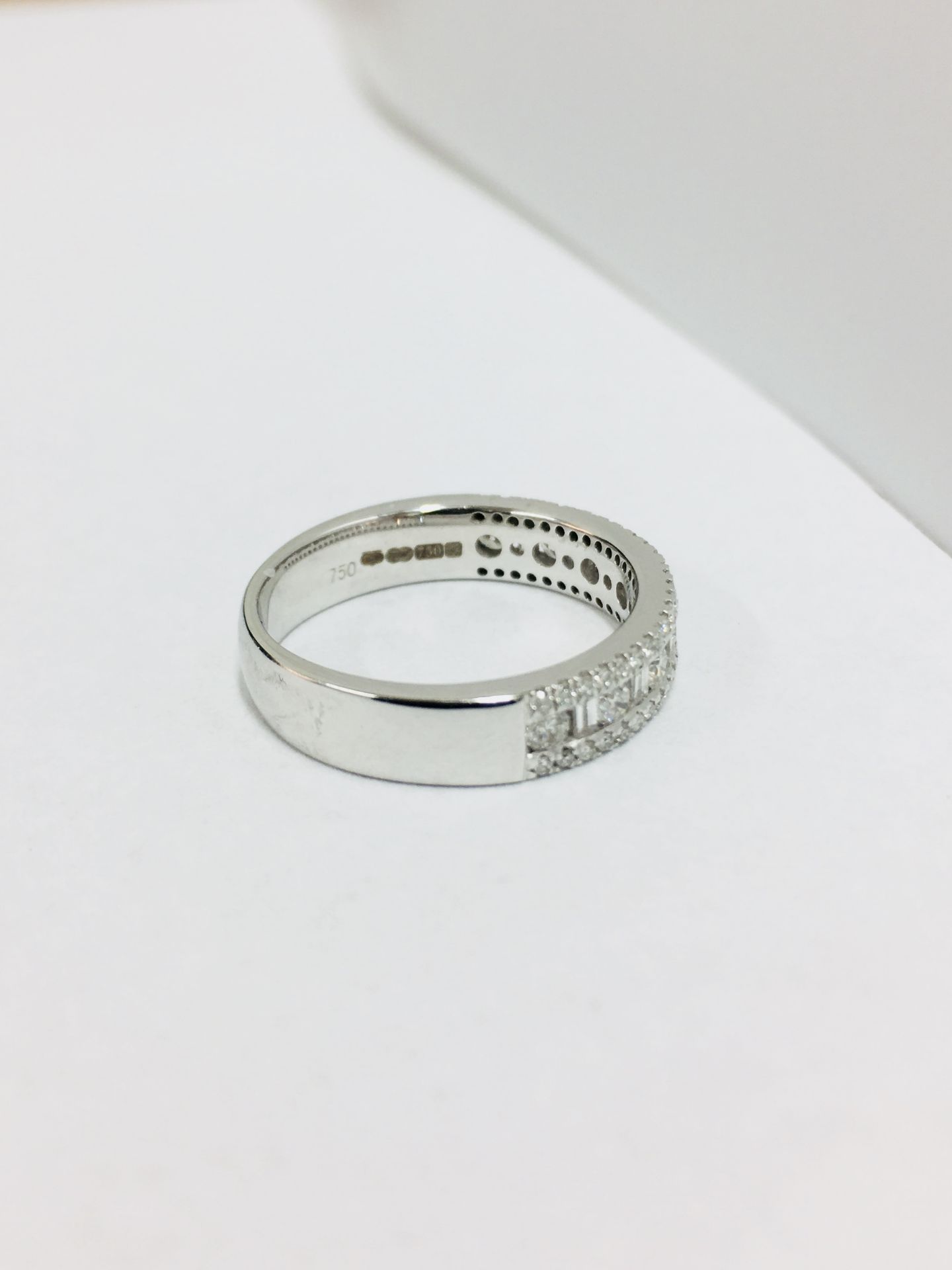 18ct white gold diamond dress ring,0.50ct diamond round and baguette h colour vs clarity,4.08gms - Image 3 of 4