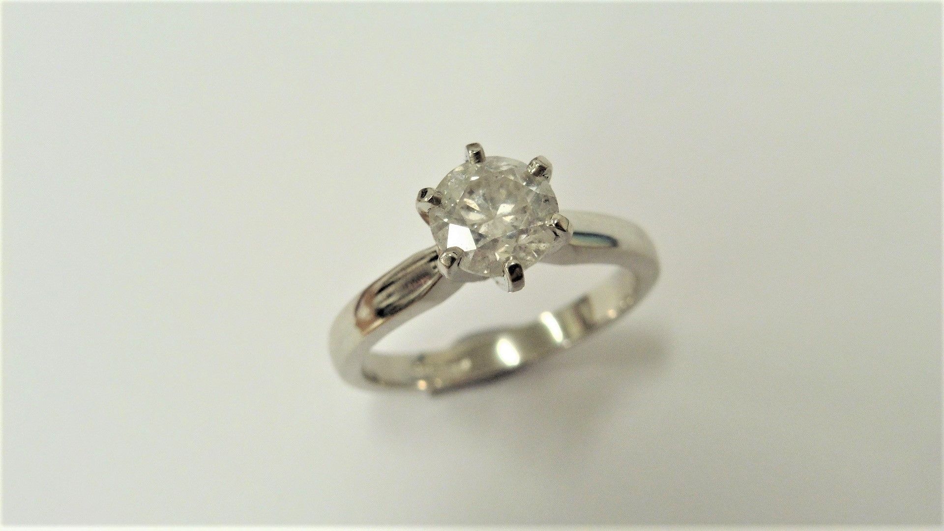 1.02ct diamond solitaire ring set in platinum. Brilliant cut diamond, H colour and I1-2 clarity. 6