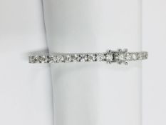 8.00ct Diamond tennis bracelet set with brilliant cut diamonds of I/J colour, si2 clarity. All set