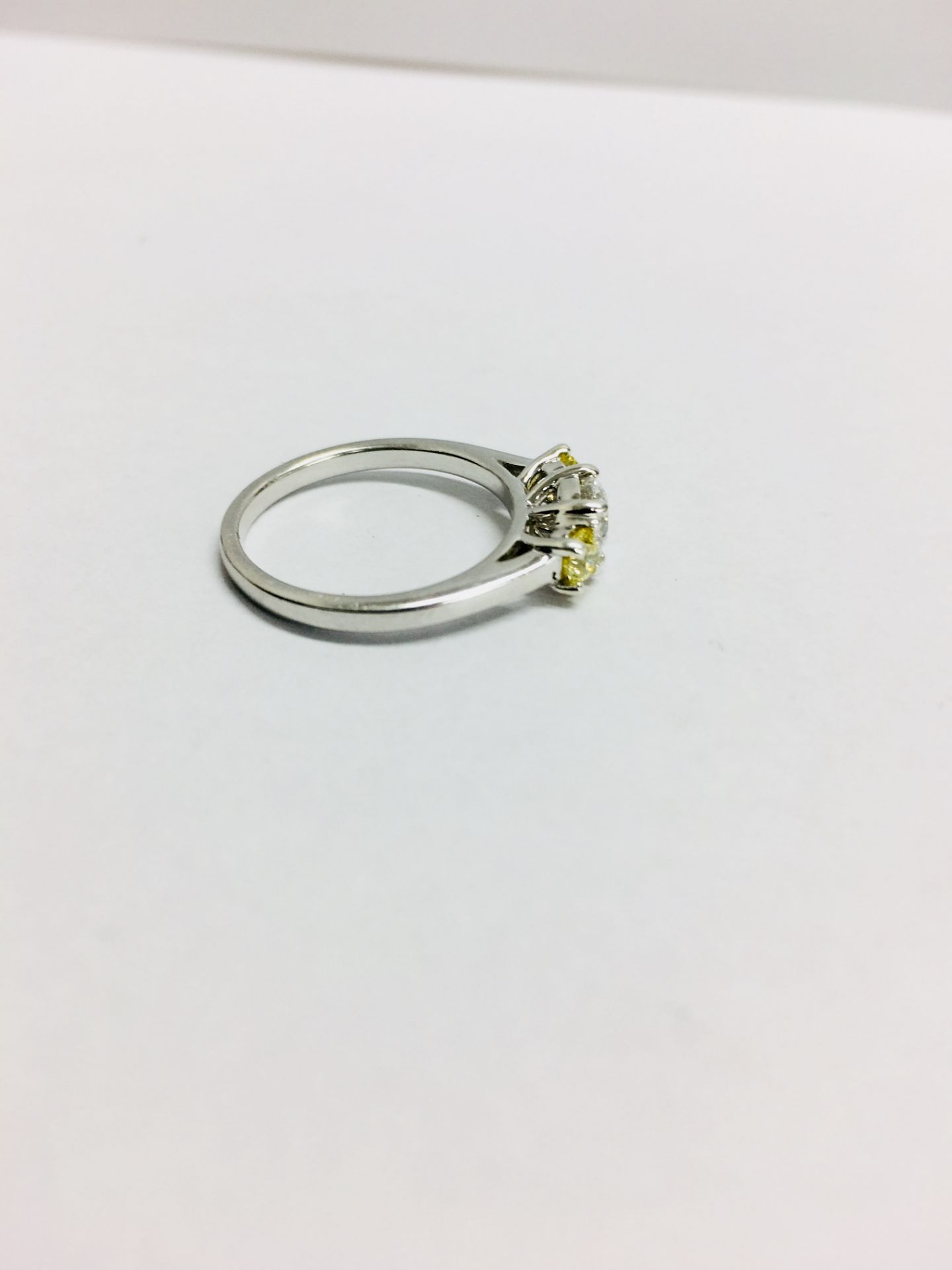 PLatinum diamond three stone ring,0.30ct centre h colour si3 brilliantcut diamond.two 0.10ct 3mm - Bild 3 aus 4