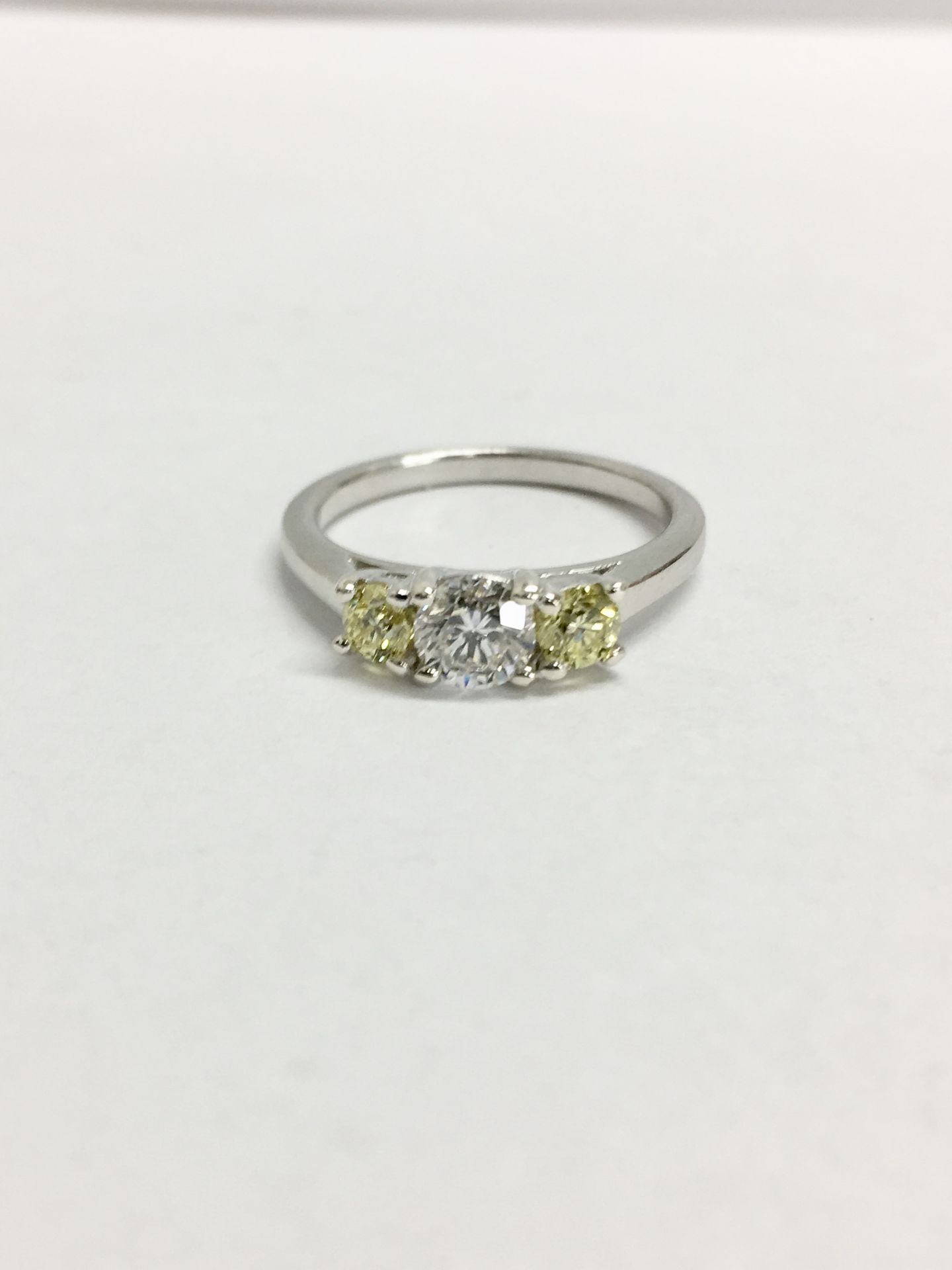 PLatinum diamond three stone ring,0.30ct centre h colour si3 brilliantcut diamond.two 0.10ct 3mm - Bild 2 aus 4