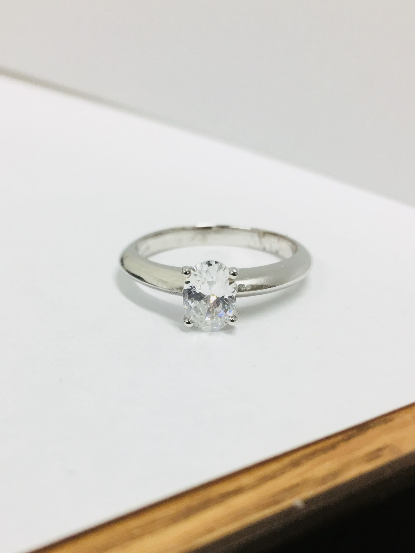 Platinum oval diamond solitaire ring.0.30ct oval diamond si clarity i colour,2.9gms platinum setting - Image 3 of 4