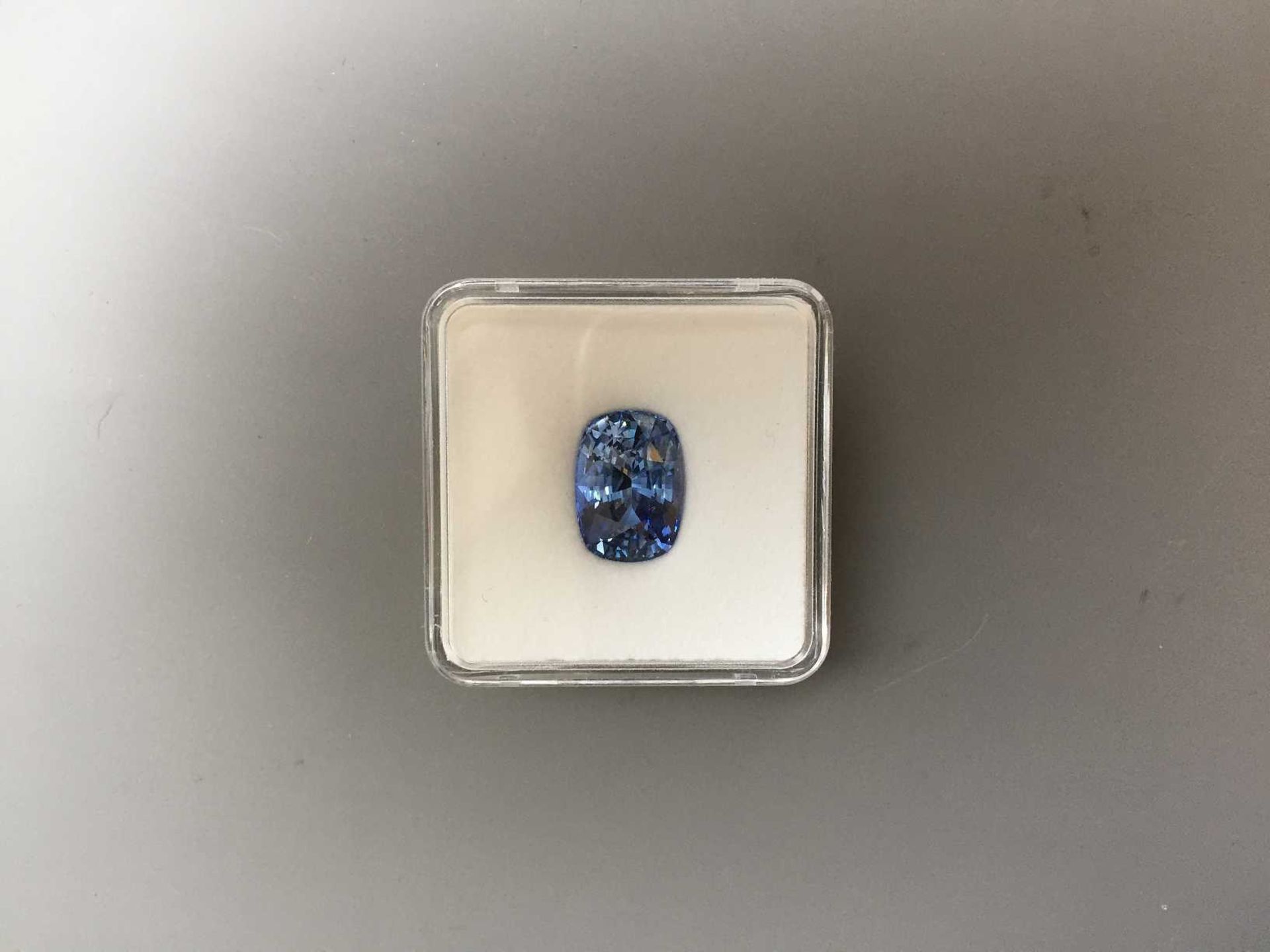 9.46ct Sapphire,AIGS certification GF15121919,14.04x10.07x7.5mm,appraisal 25000 - Image 3 of 3
