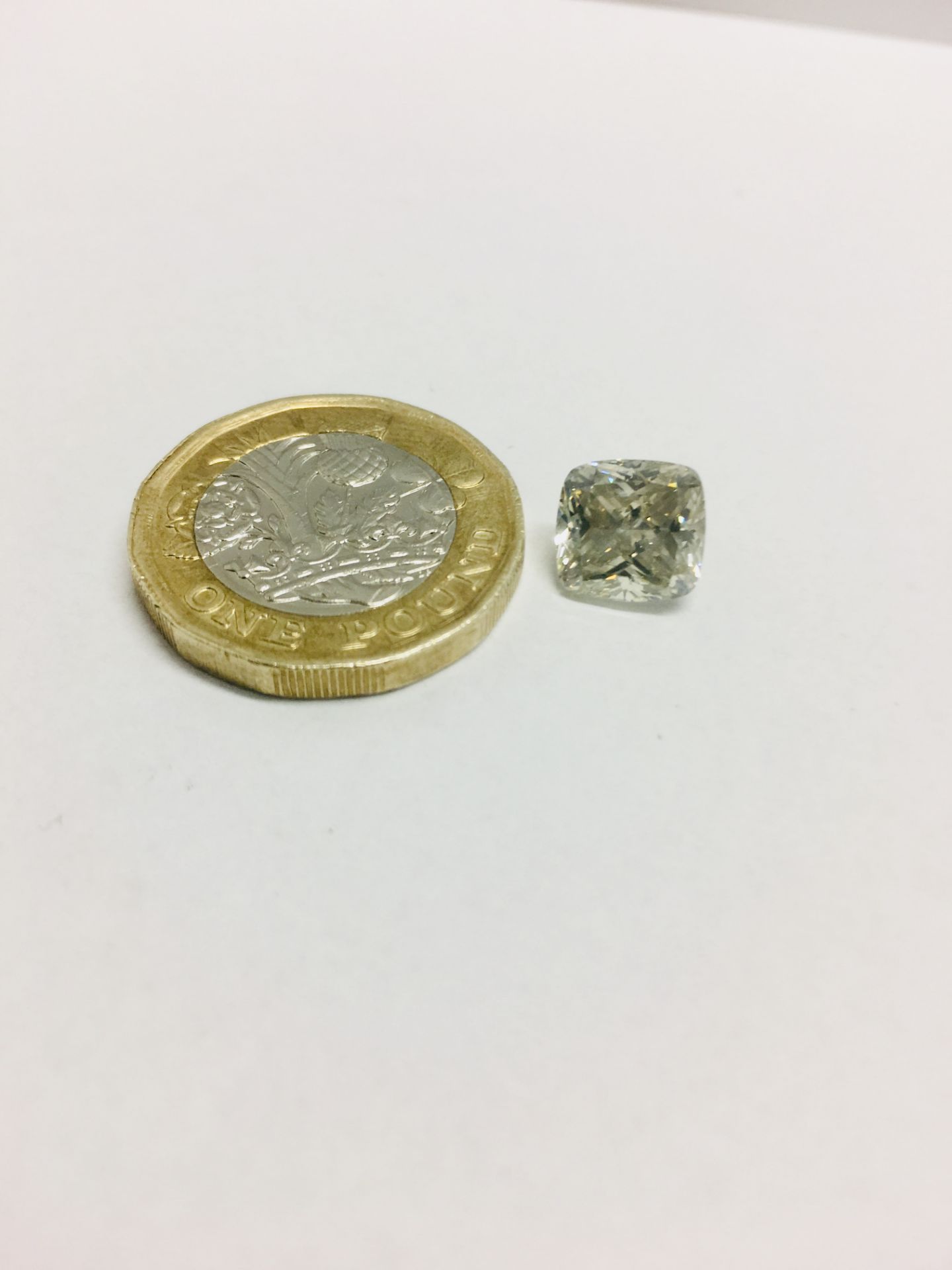 3.19ct Cushion shape diamond fancy grey colour si2 clarity,appraised at 15000