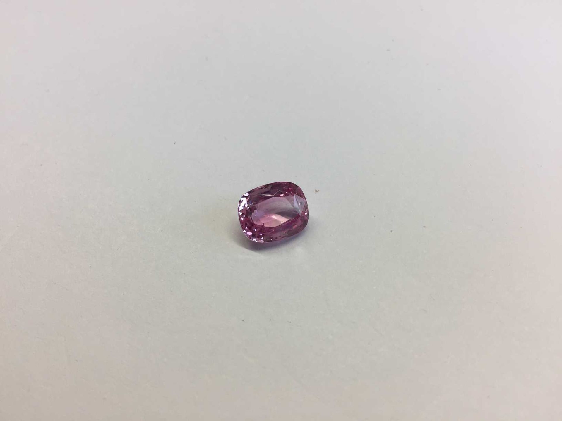 4.52ct cushion Pink Sapphire ,certification GF15121647,apprsial 15000 - Image 2 of 3