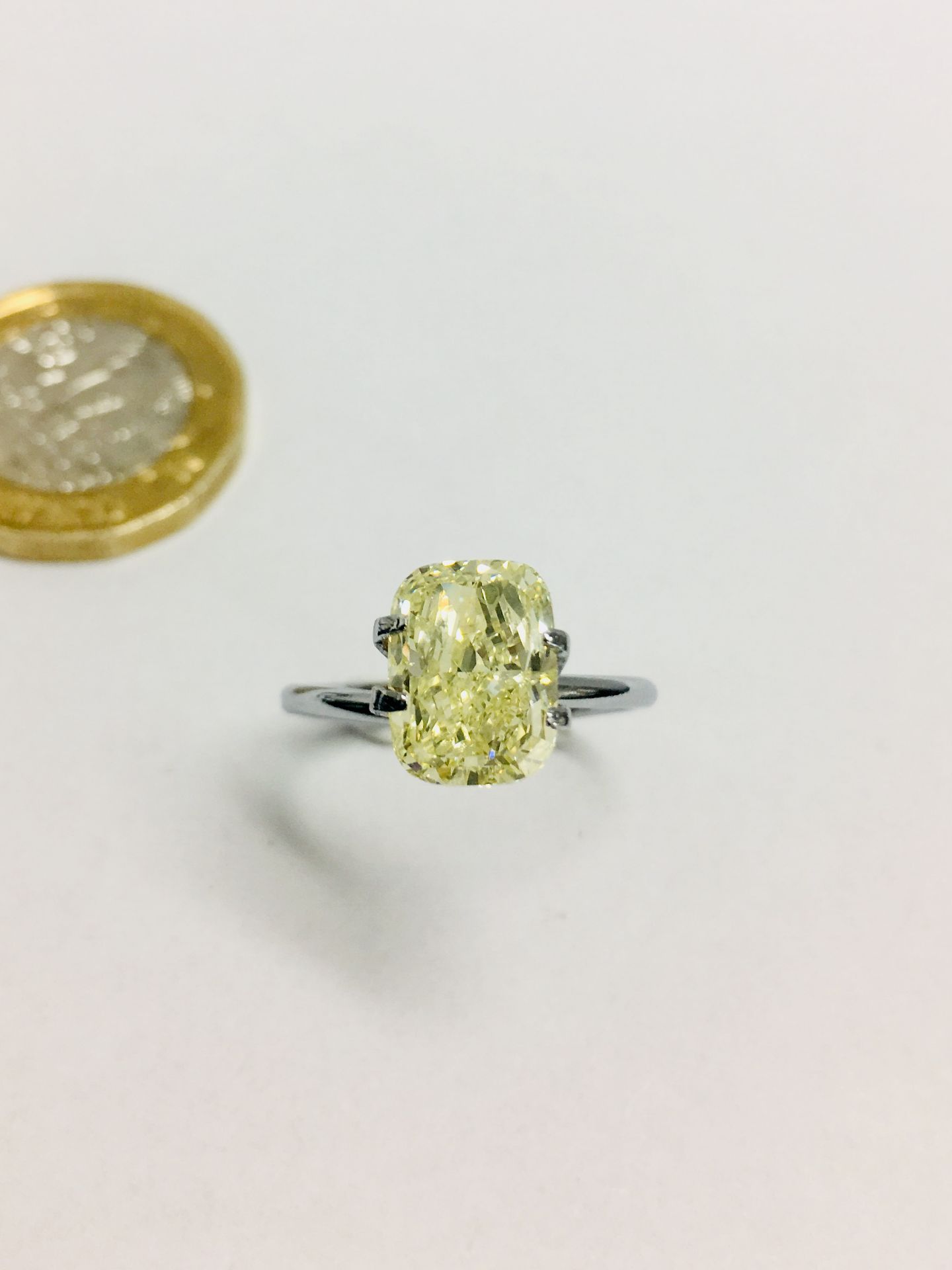 3.56ct Fancy yellow cushion shale diamond,Gia certification - Bild 2 aus 3