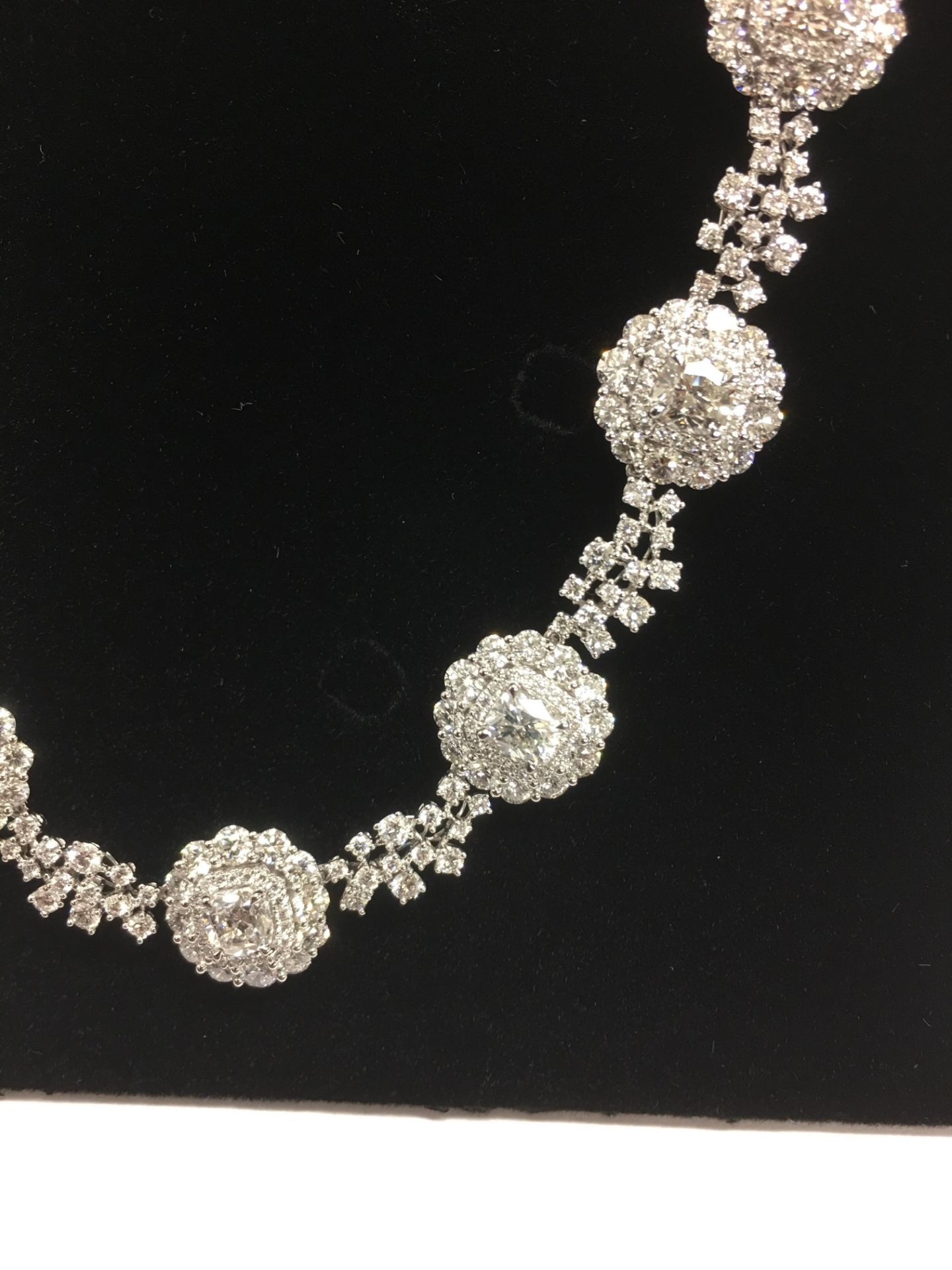 International diamond necklace ,7 cushion shape diamonds 1ct each total 7.33ct h colour si clarity, - Image 3 of 10