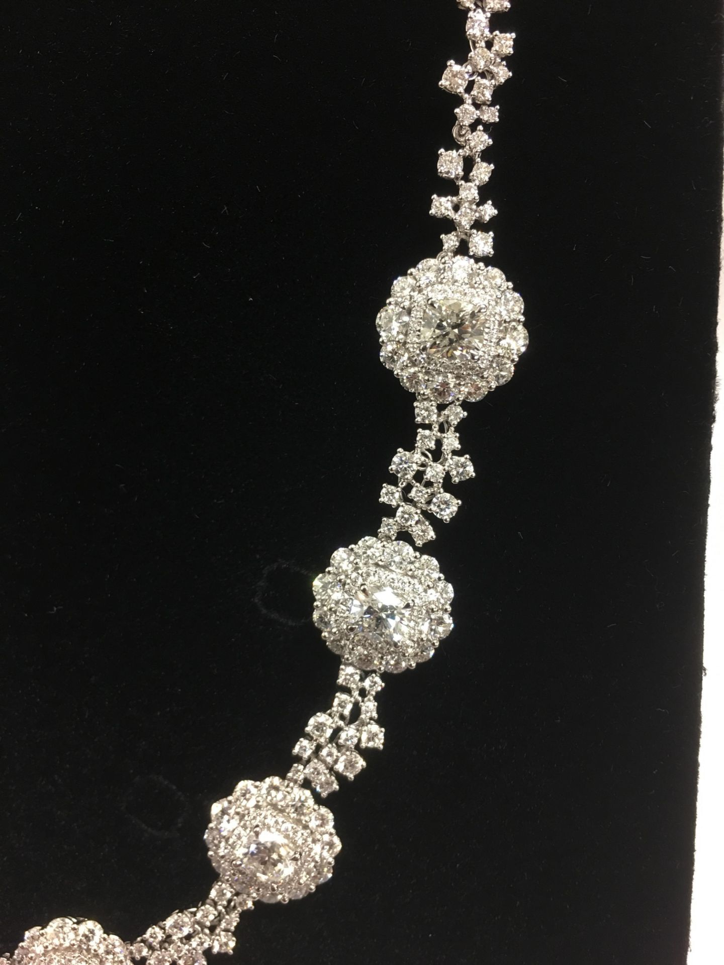 International diamond necklace ,7 cushion shape diamonds 1ct each total 7.33ct h colour si clarity, - Image 2 of 10