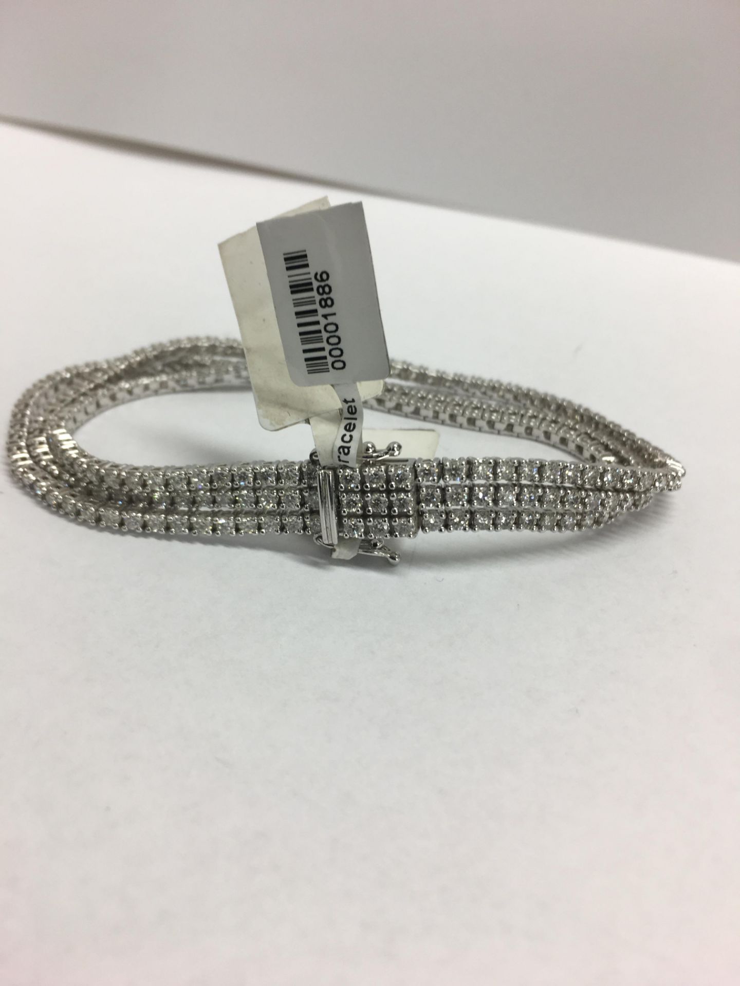 6.20ct diamond bracelet ,h colour si2 diamonds 20gms 18ct white gold uk hallmark ,uk manufacture, - Image 2 of 3